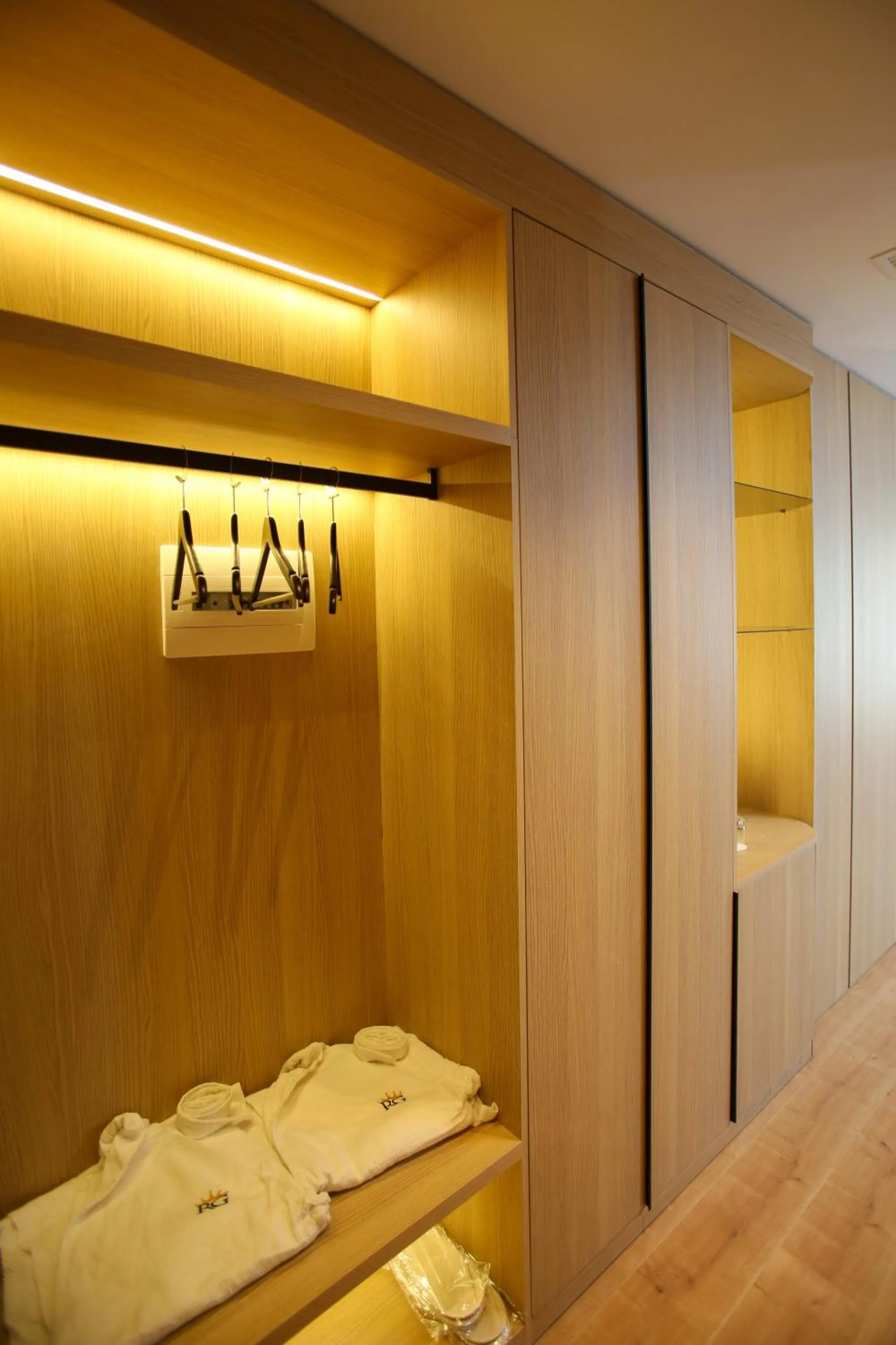 Bed in Regina Palm Resort