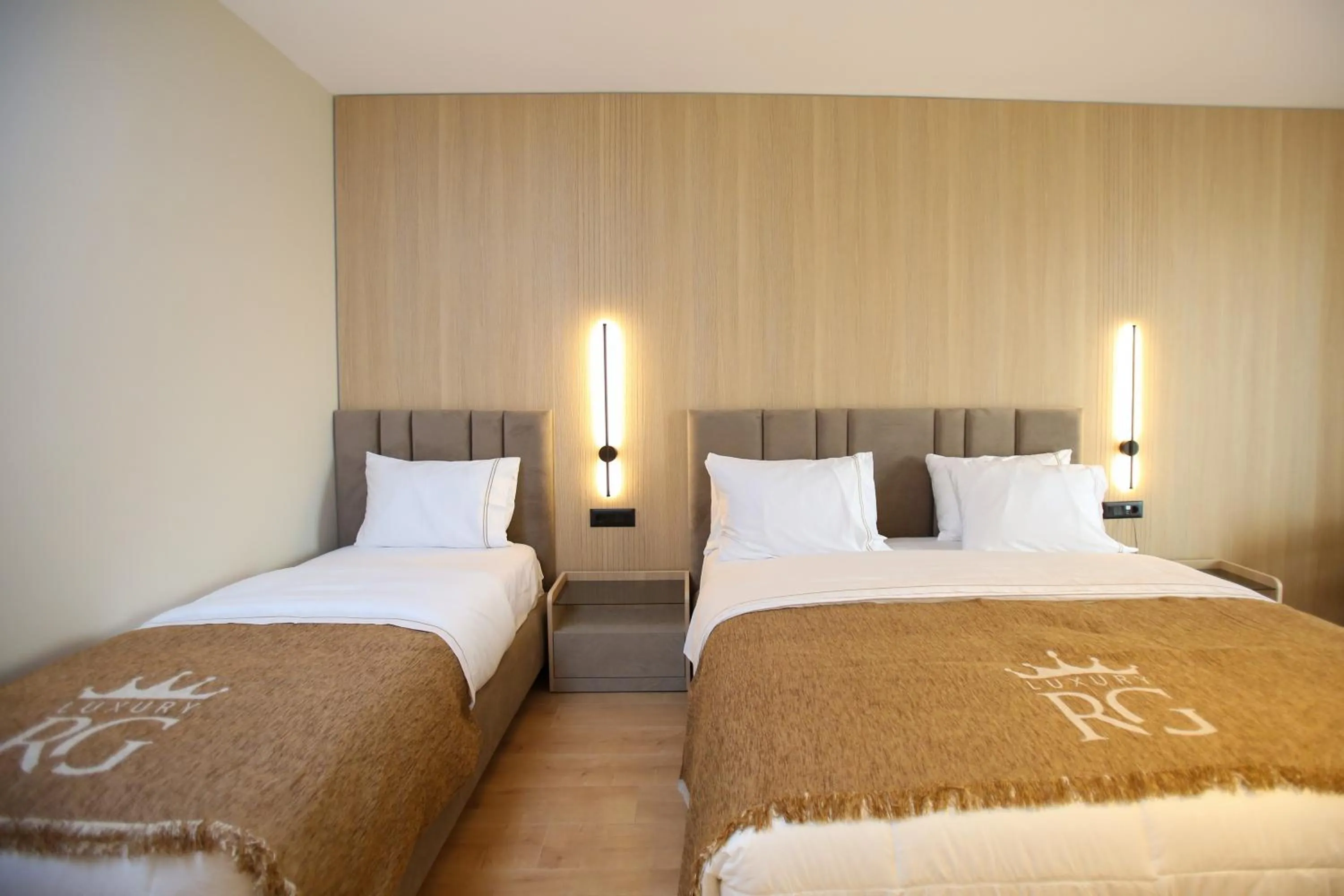 Bed in Regina Palm Resort