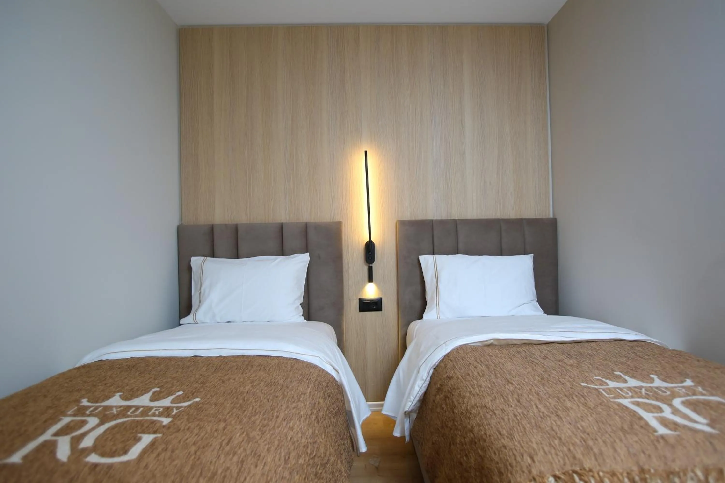 Bed in Regina Palm Resort