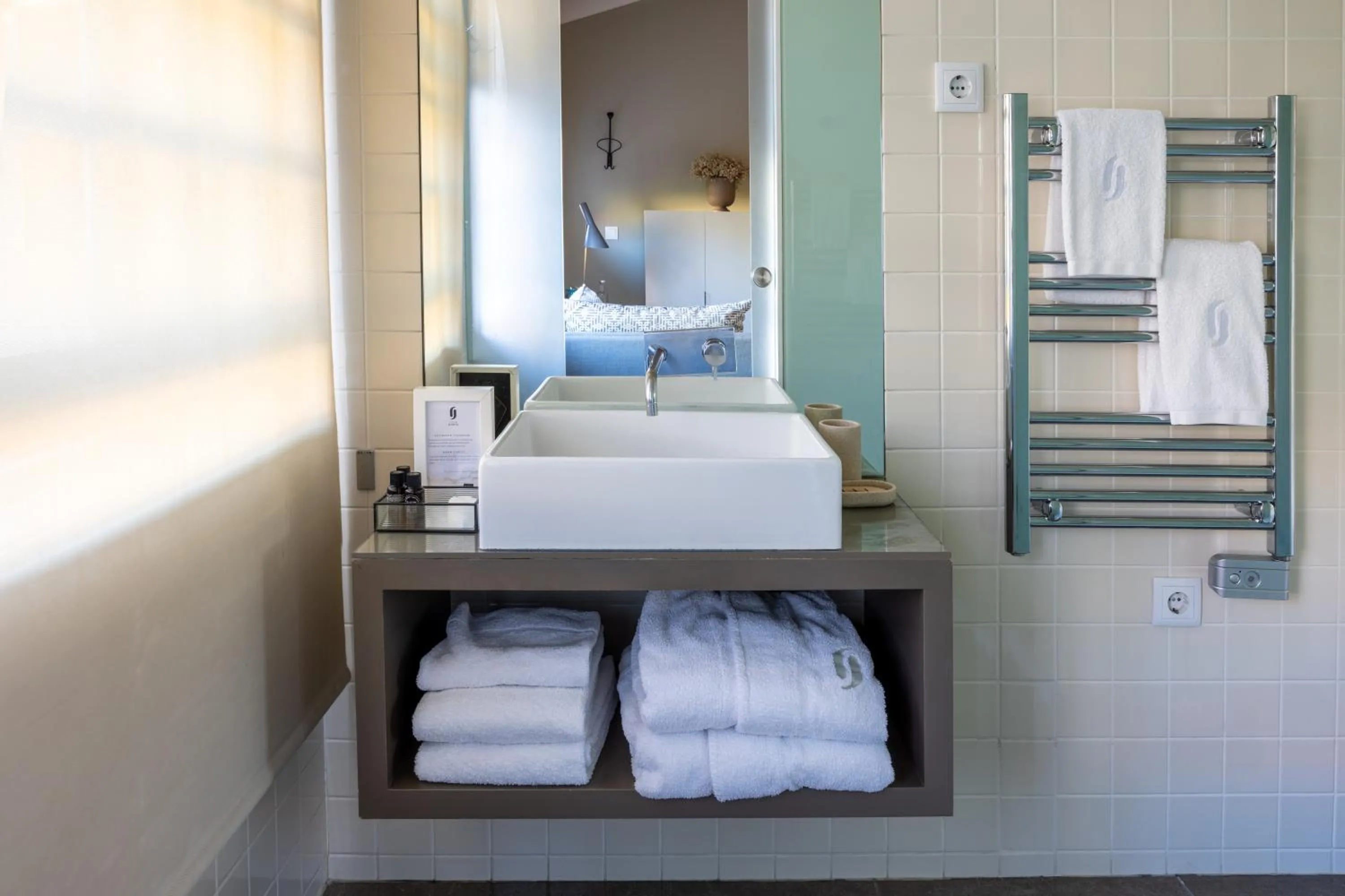 Bathroom, Bed in Casa do Juncal