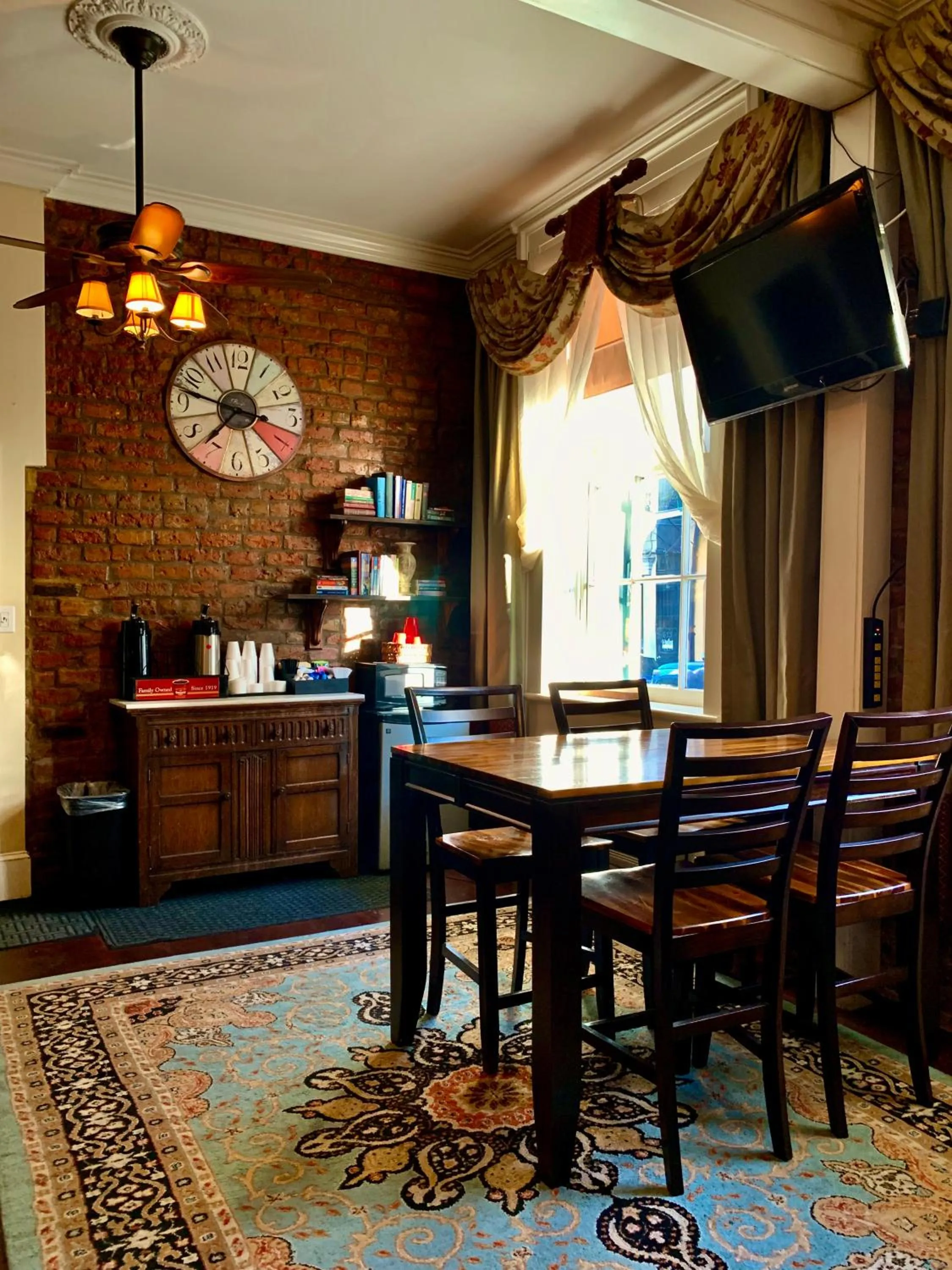 Communal lounge/ TV room in Hotel Villa Convento