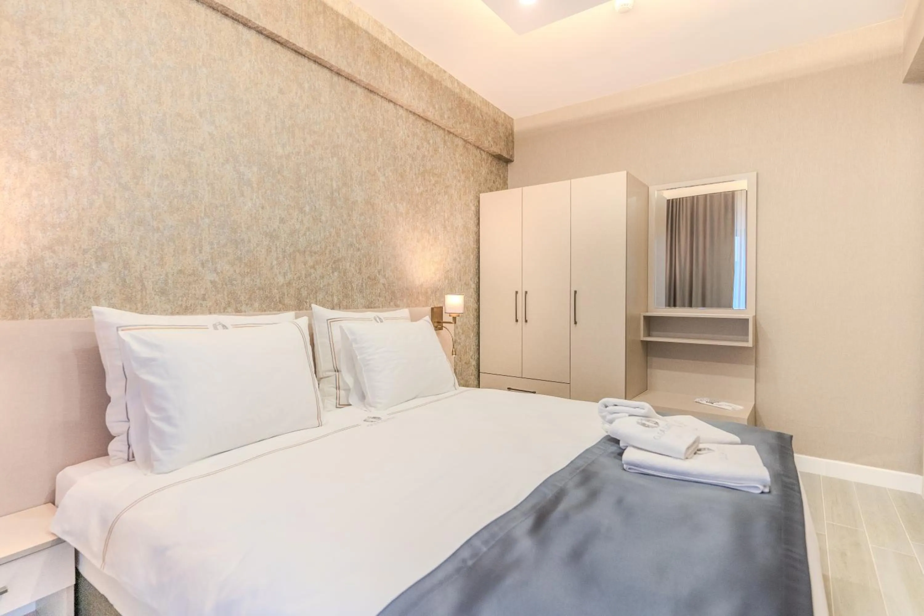 Bed in Olea Suites Otel