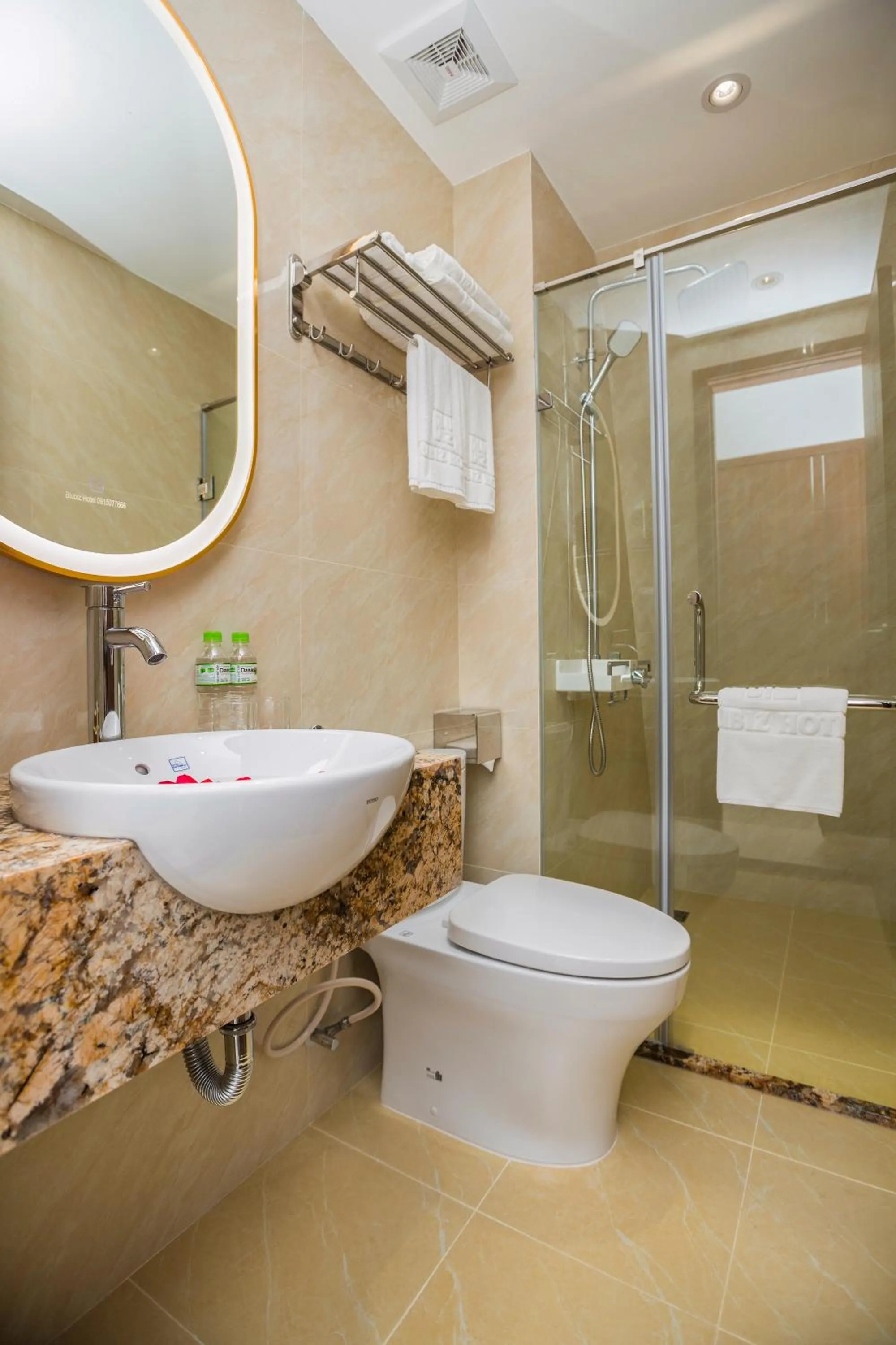 Toilet in Blubiz Hotel 5