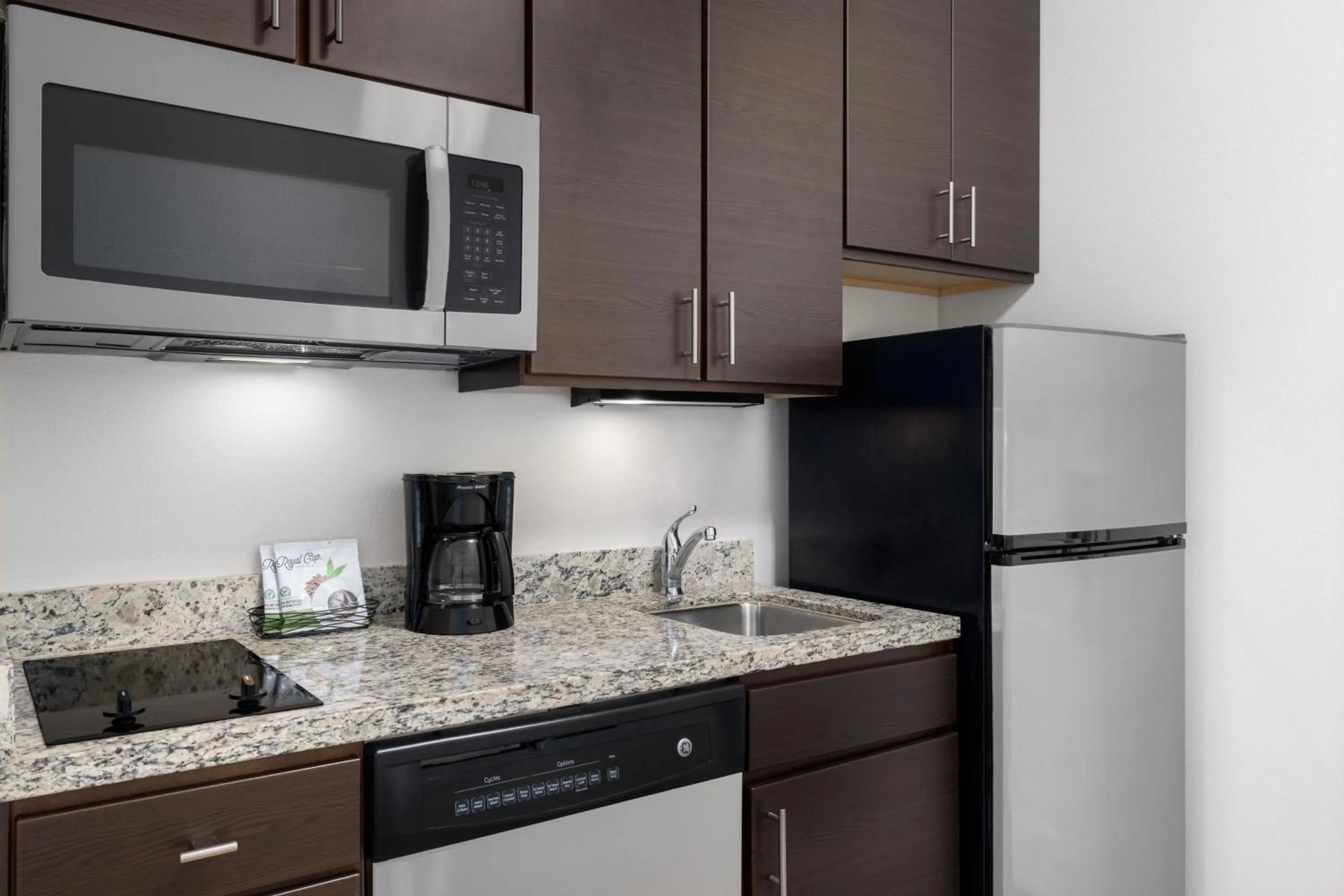 Kitchen or kitchenette in TownePlace Suites by Marriott Fort Walton Beach-Eglin AFB