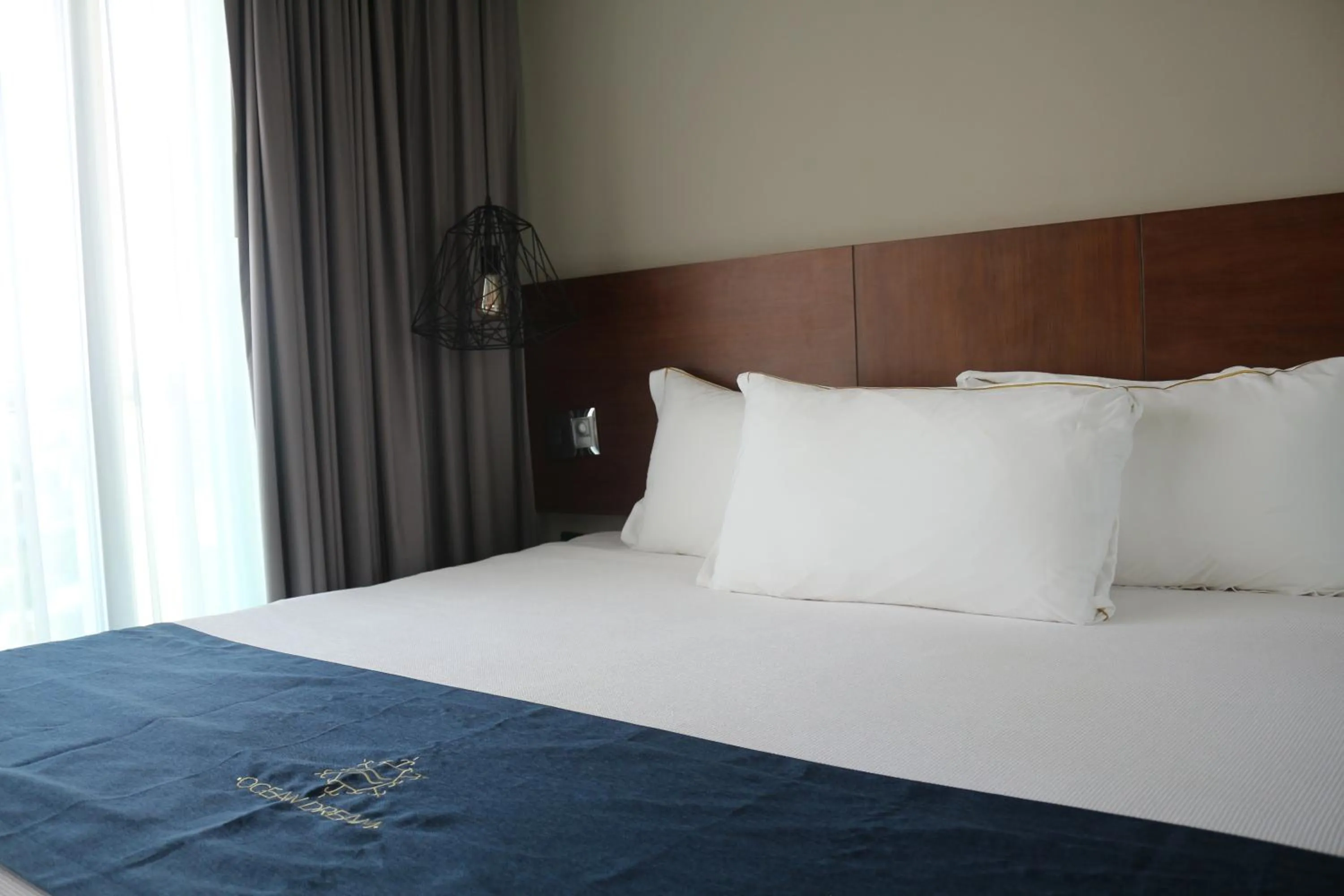 Bed in Ocean Dream Cancun by GuruHotel