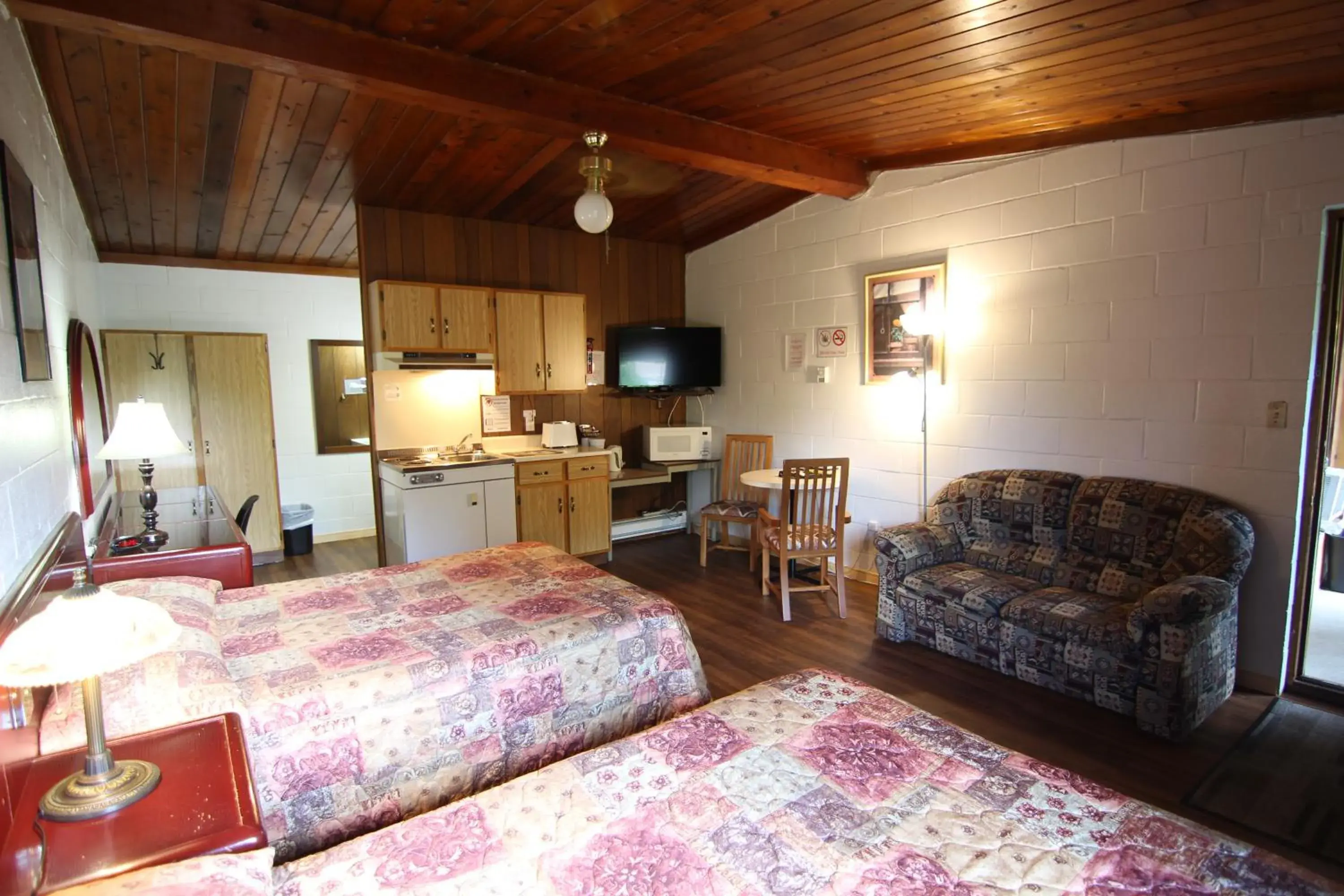 Standard Double Room in Motel Lennoxville Standard Double Room in Motel Lennoxville