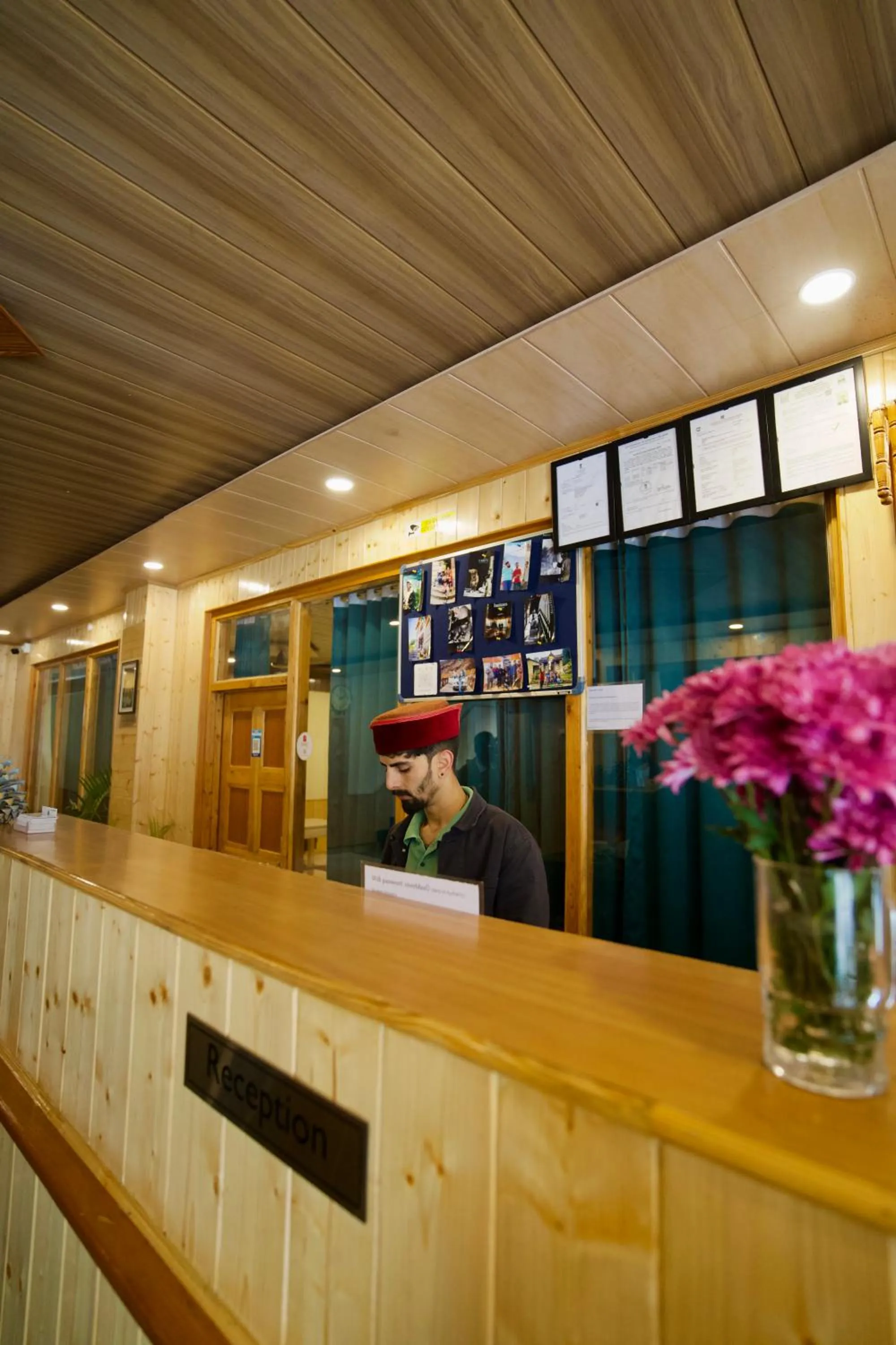 Facade/entrance in Hotel Mid Orchard Kasol -River Side