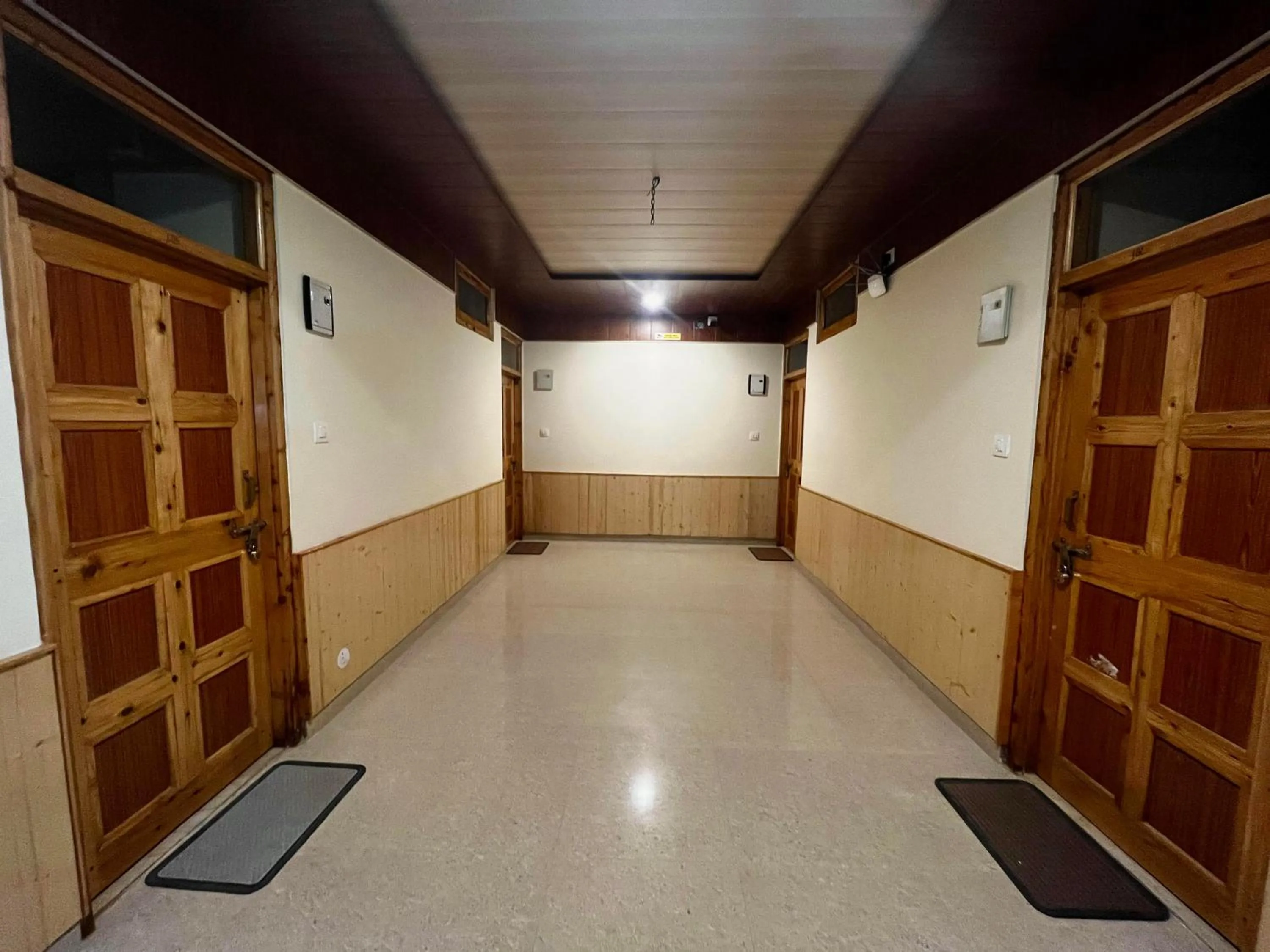 Lobby or reception in Hotel Mid Orchard Kasol -River Side