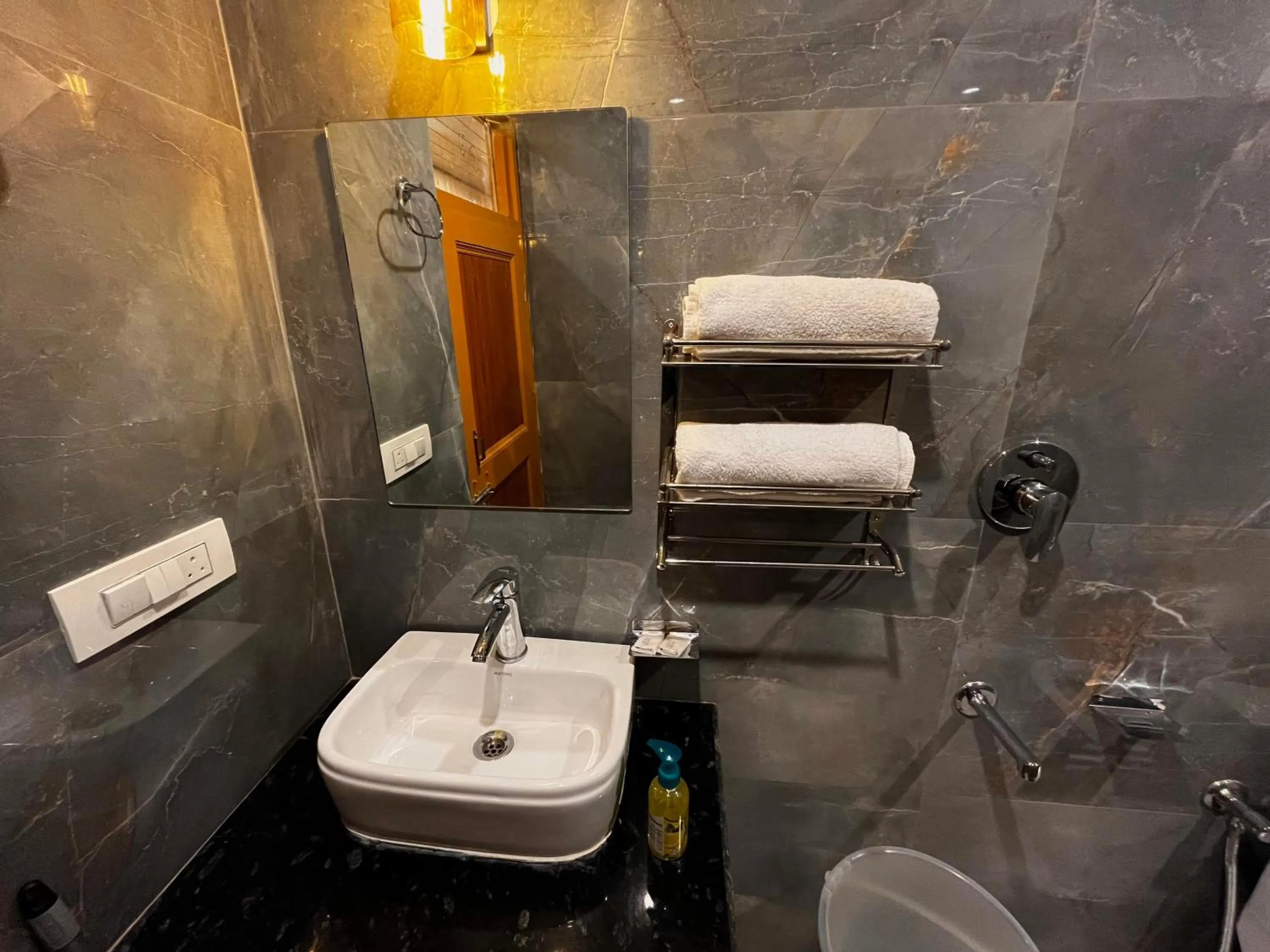 Toilet in Hotel Mid Orchard Kasol -River Side