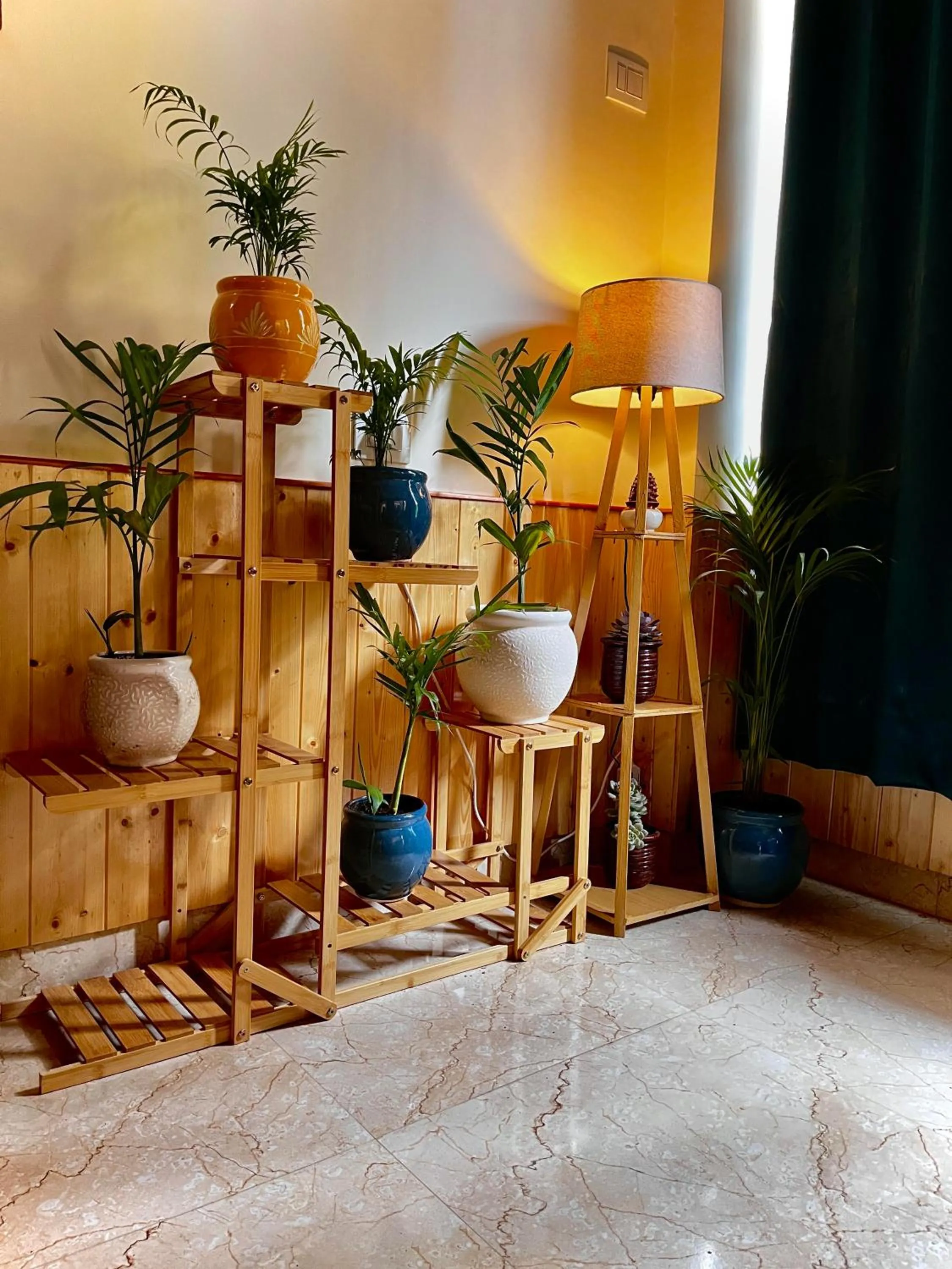 Living room in Hotel Mid Orchard Kasol -River Side