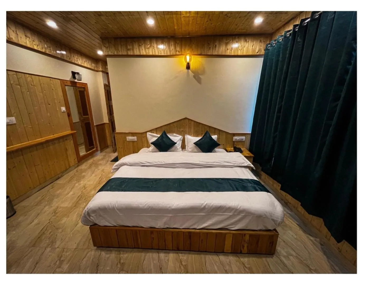 Bedroom, Bed in Hotel Mid Orchard Kasol -River Side