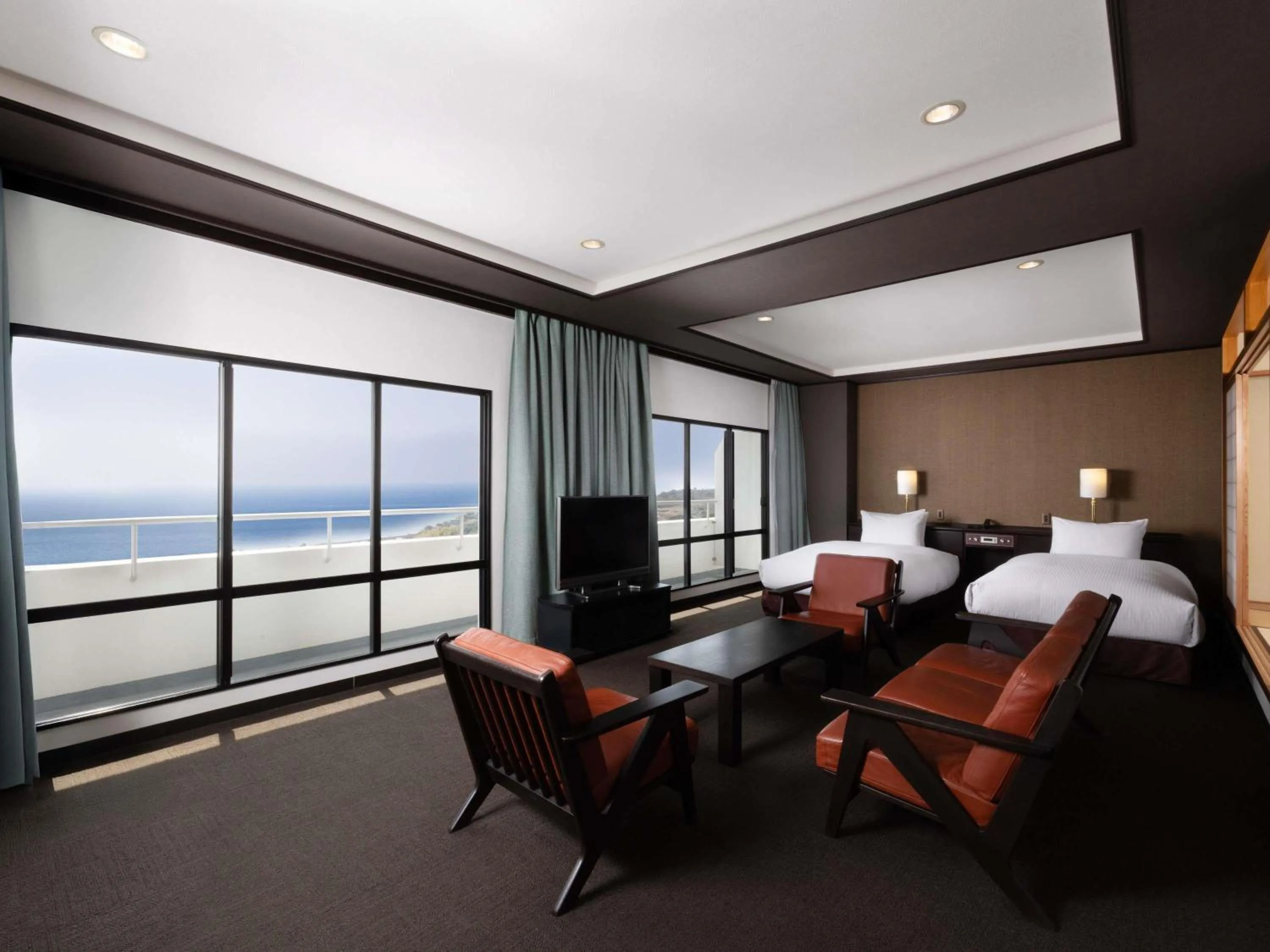 Photo of the whole room, Bed in Mercure Kochi Tosa Resort & Spa