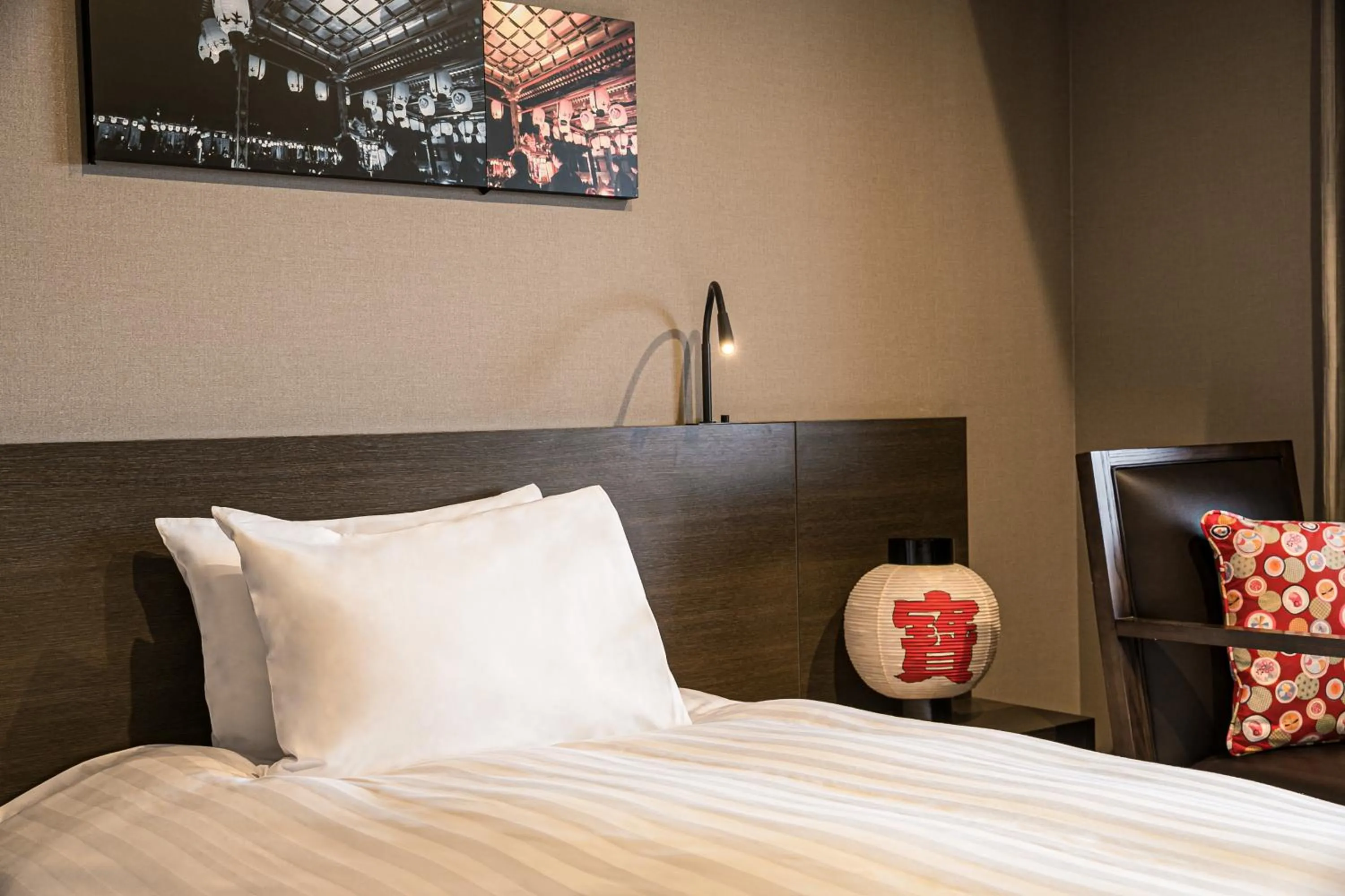 Bed in Grand Mercure Lake Biwa Resort & Spa