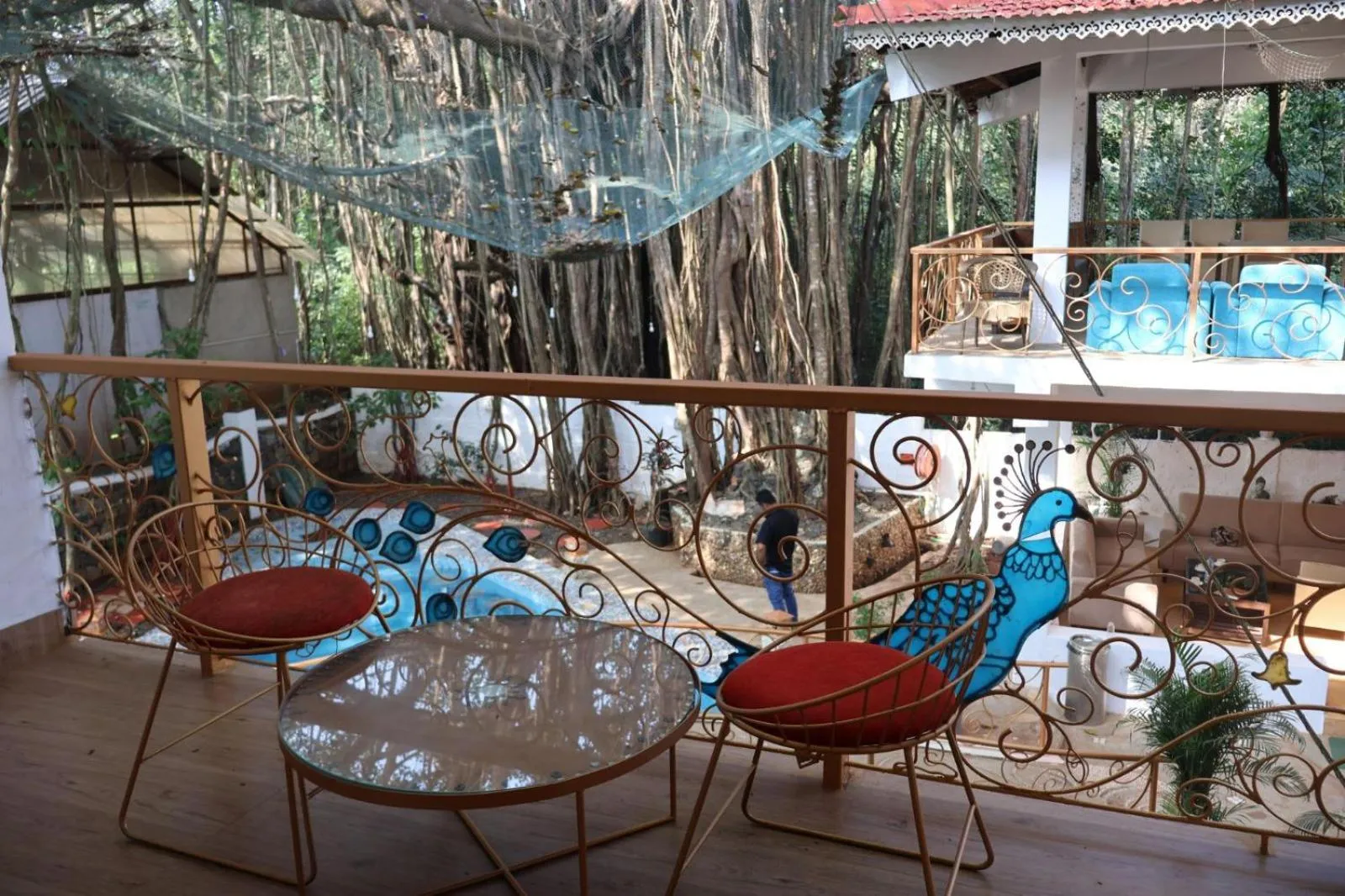 Vibes Inn Singing Tree