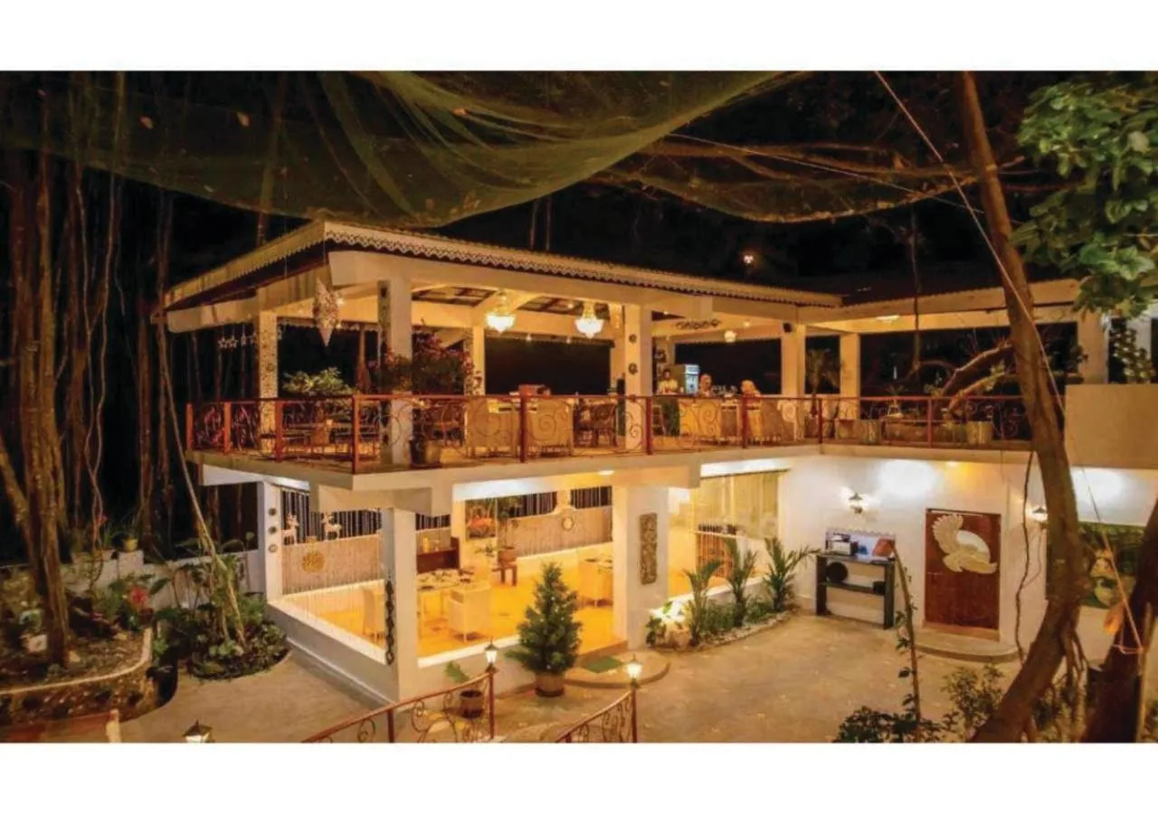 Vibes Inn Singing Tree