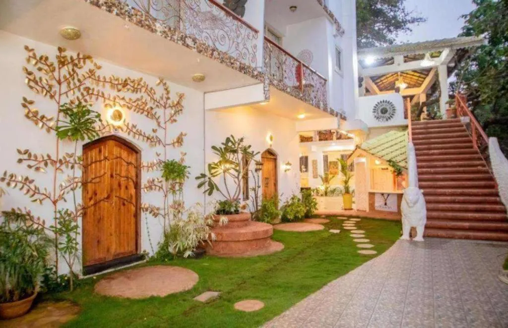 Text overlay in Vibes Inn Singing Tree