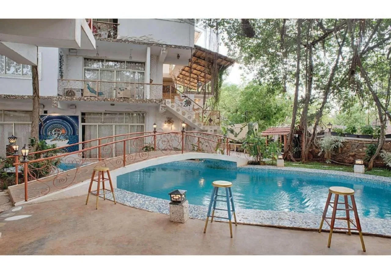 Vibes Inn Singing Tree