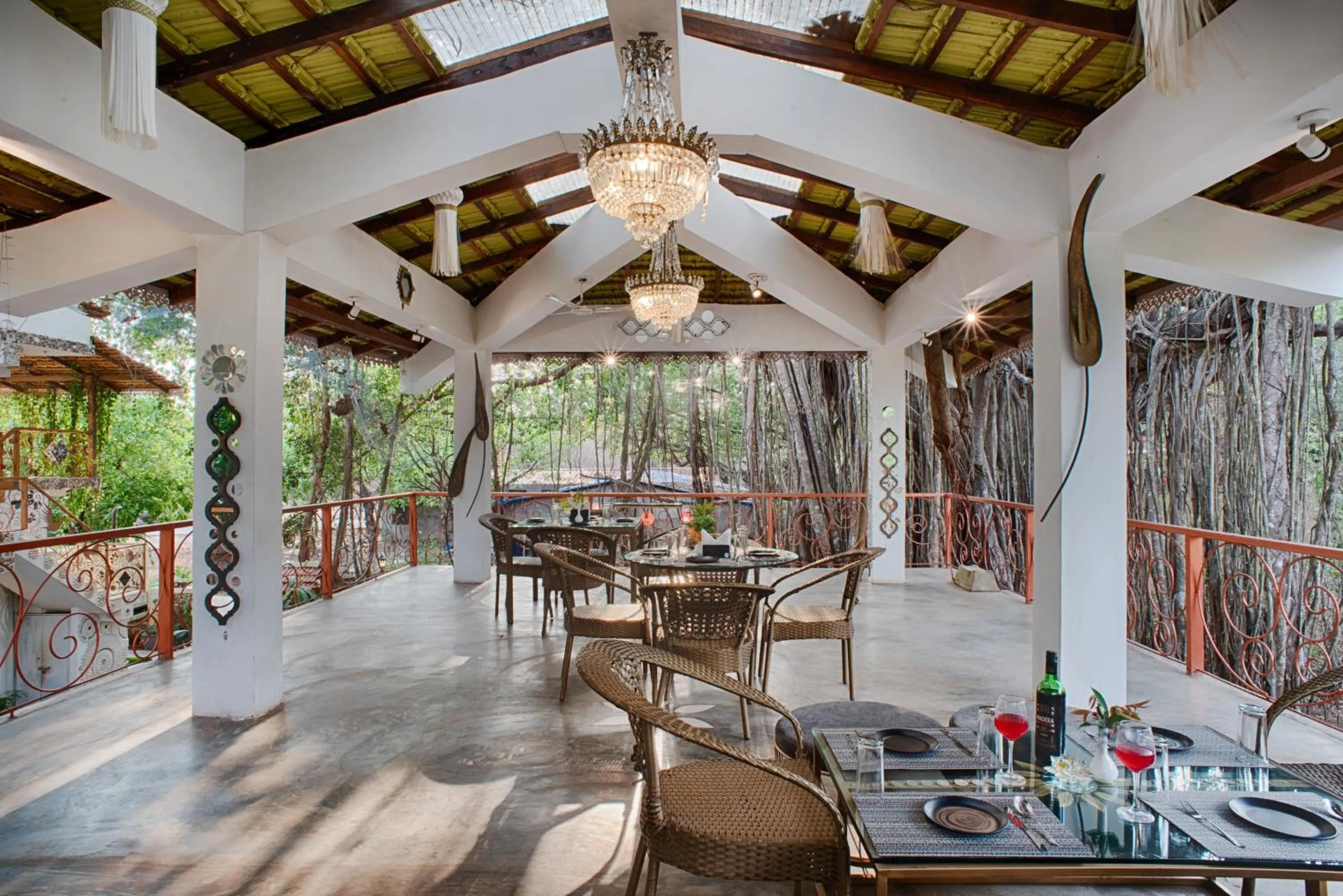 Restaurant/places to eat in Vibes Inn Singing Tree