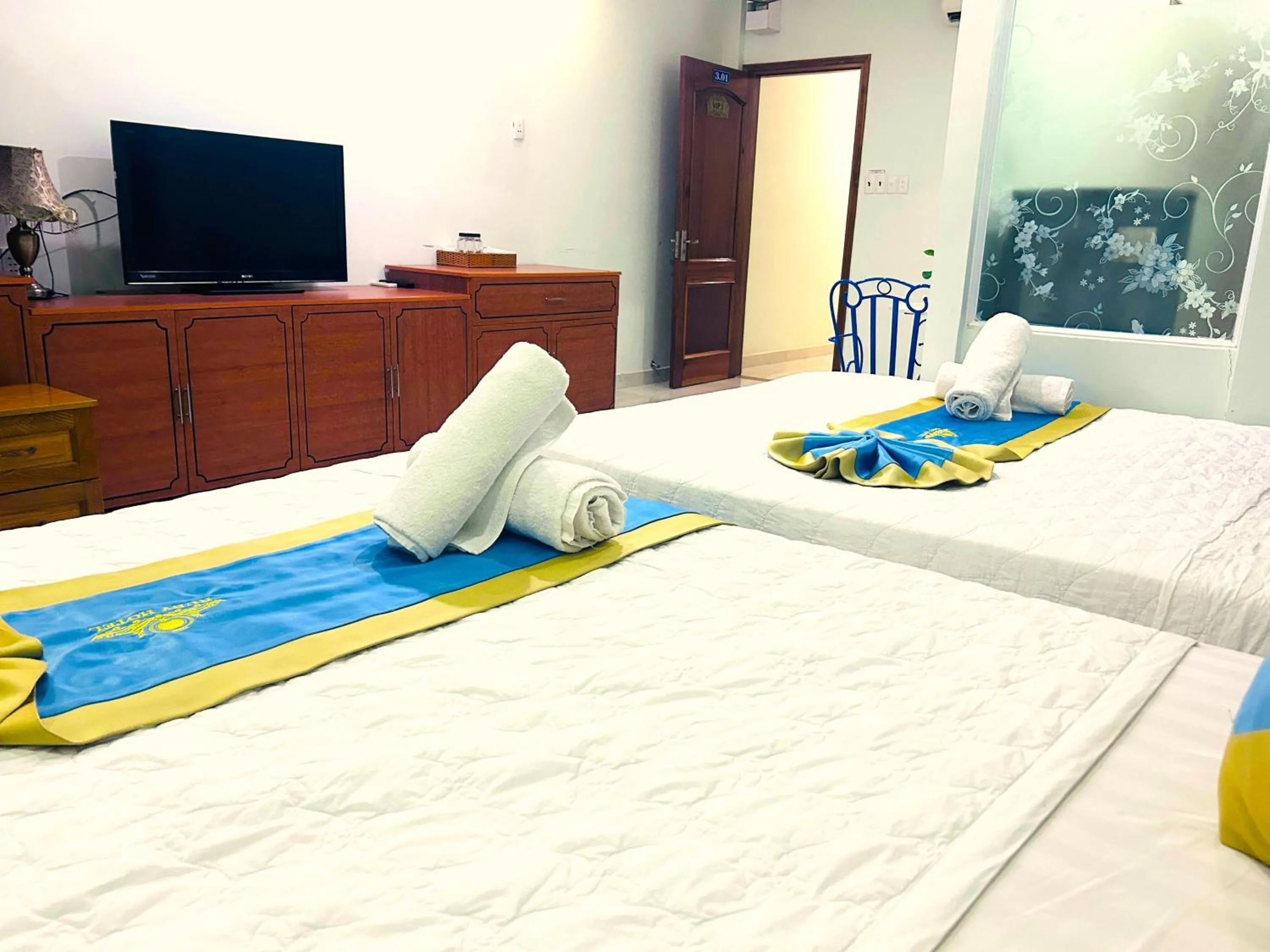 Communal lounge/ TV room, Bed in TNH Hotel Vung Tau