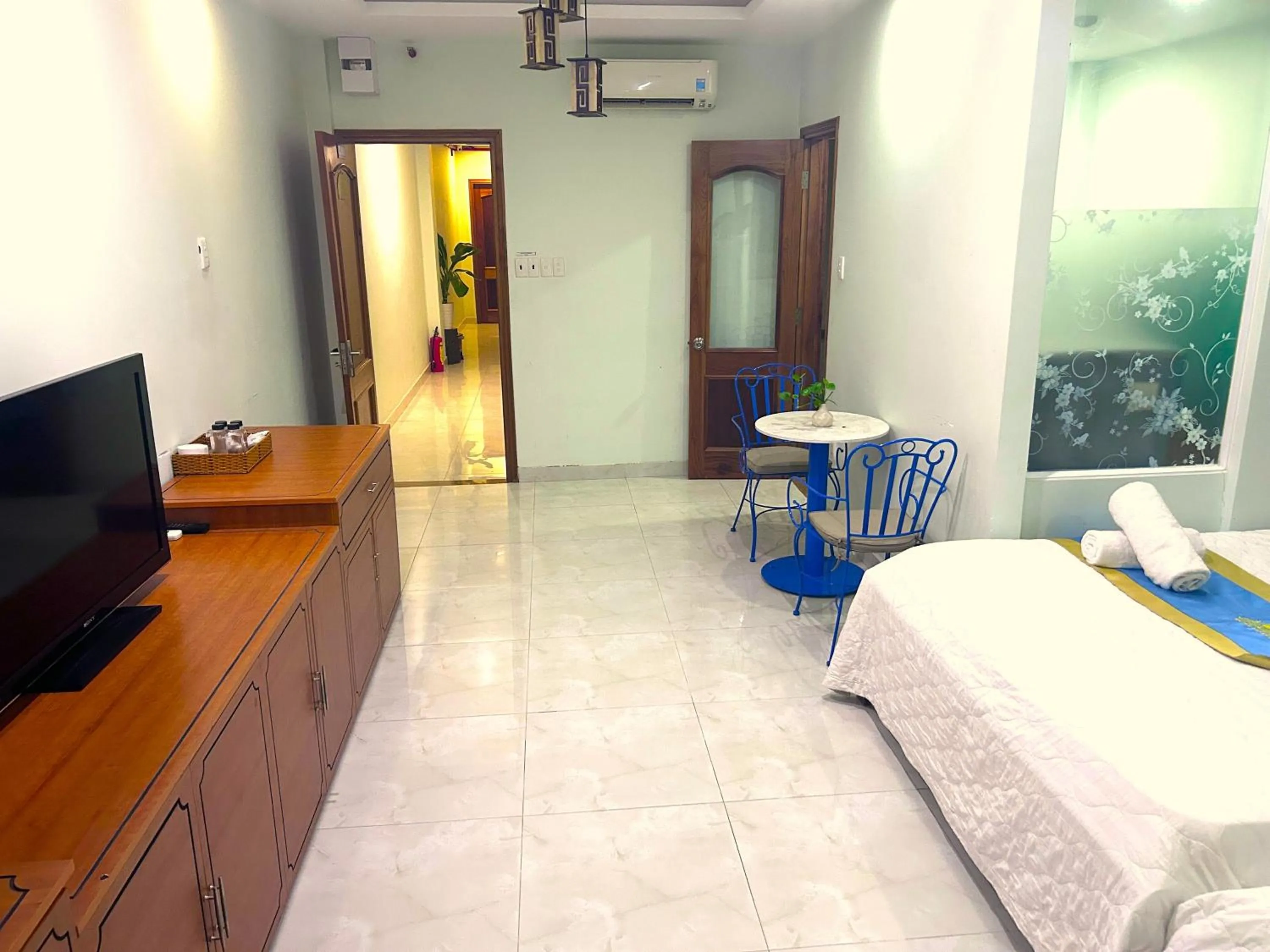 Communal lounge/ TV room, Bed in TNH Hotel Vung Tau