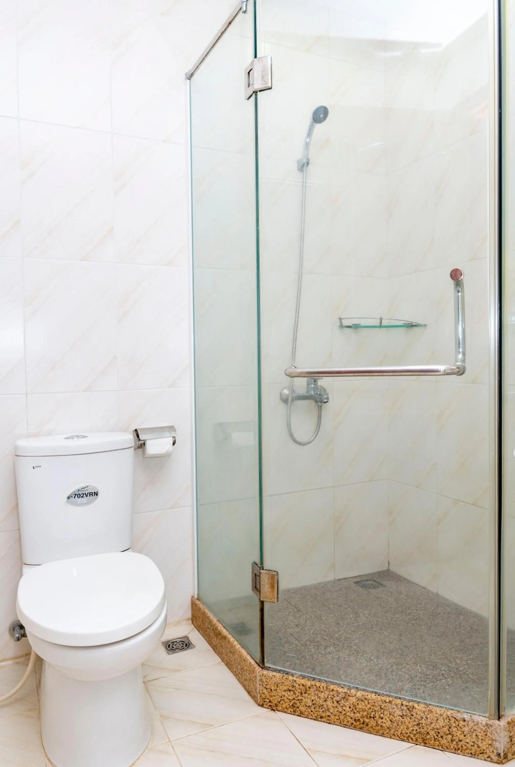 Shower in TNH Hotel Vung Tau