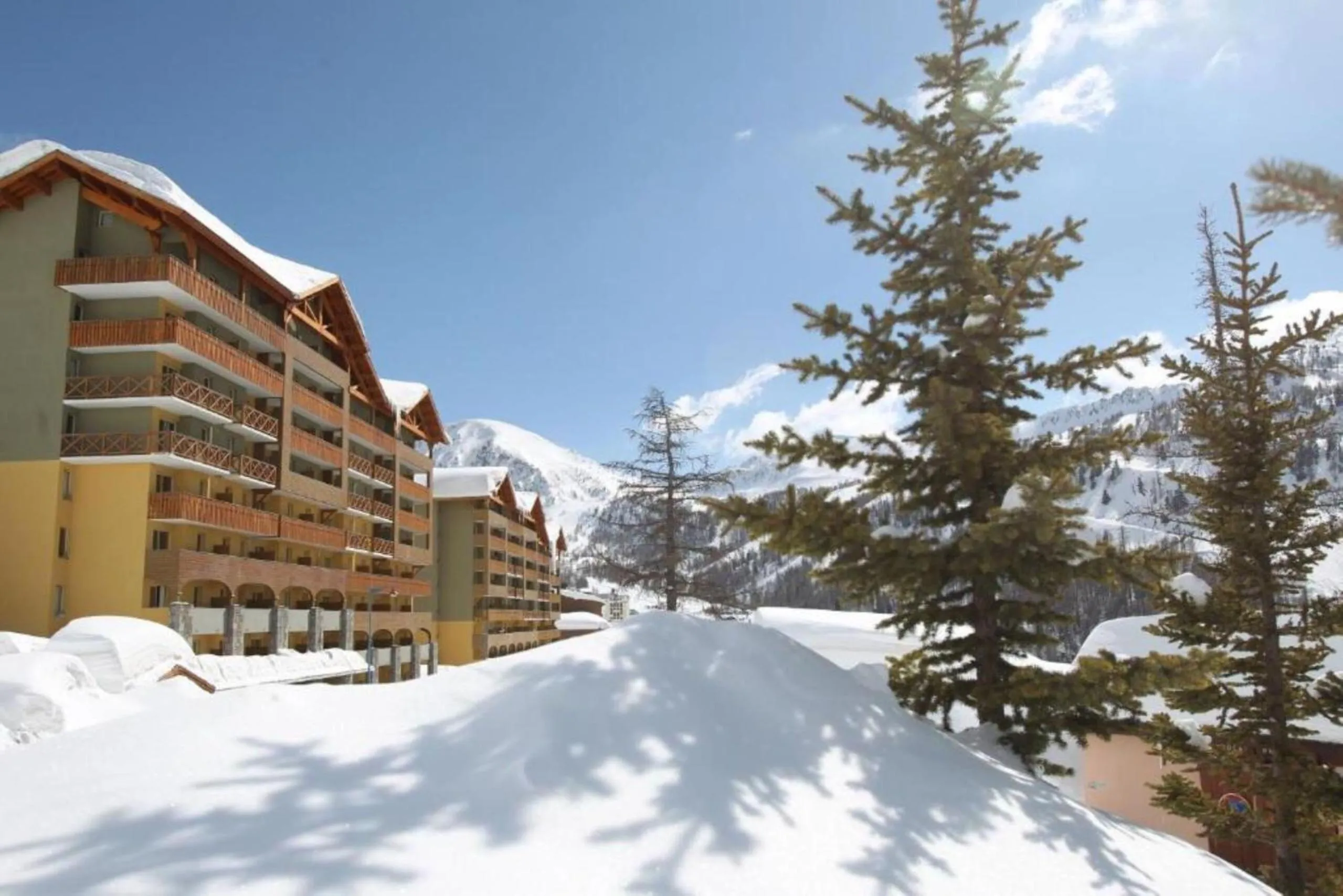 Property building in Résidence Les Terrasses d'Isola 2000