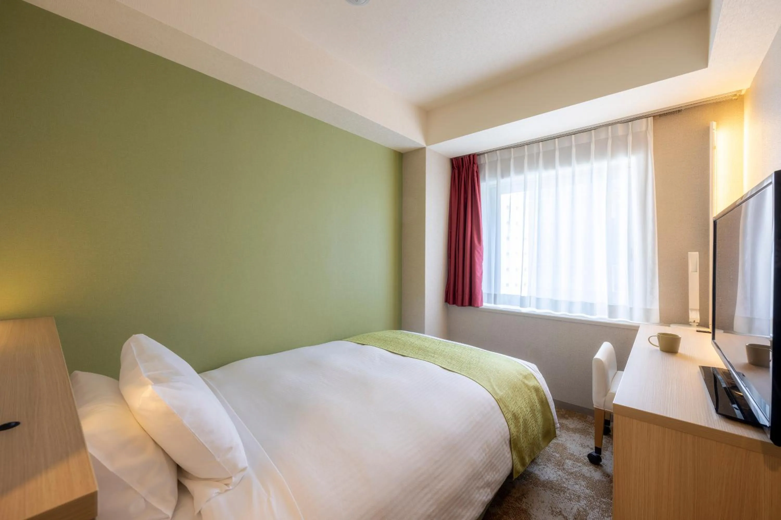 Photo of the whole room, Bed in Shinjuku Washington Hotel Annex