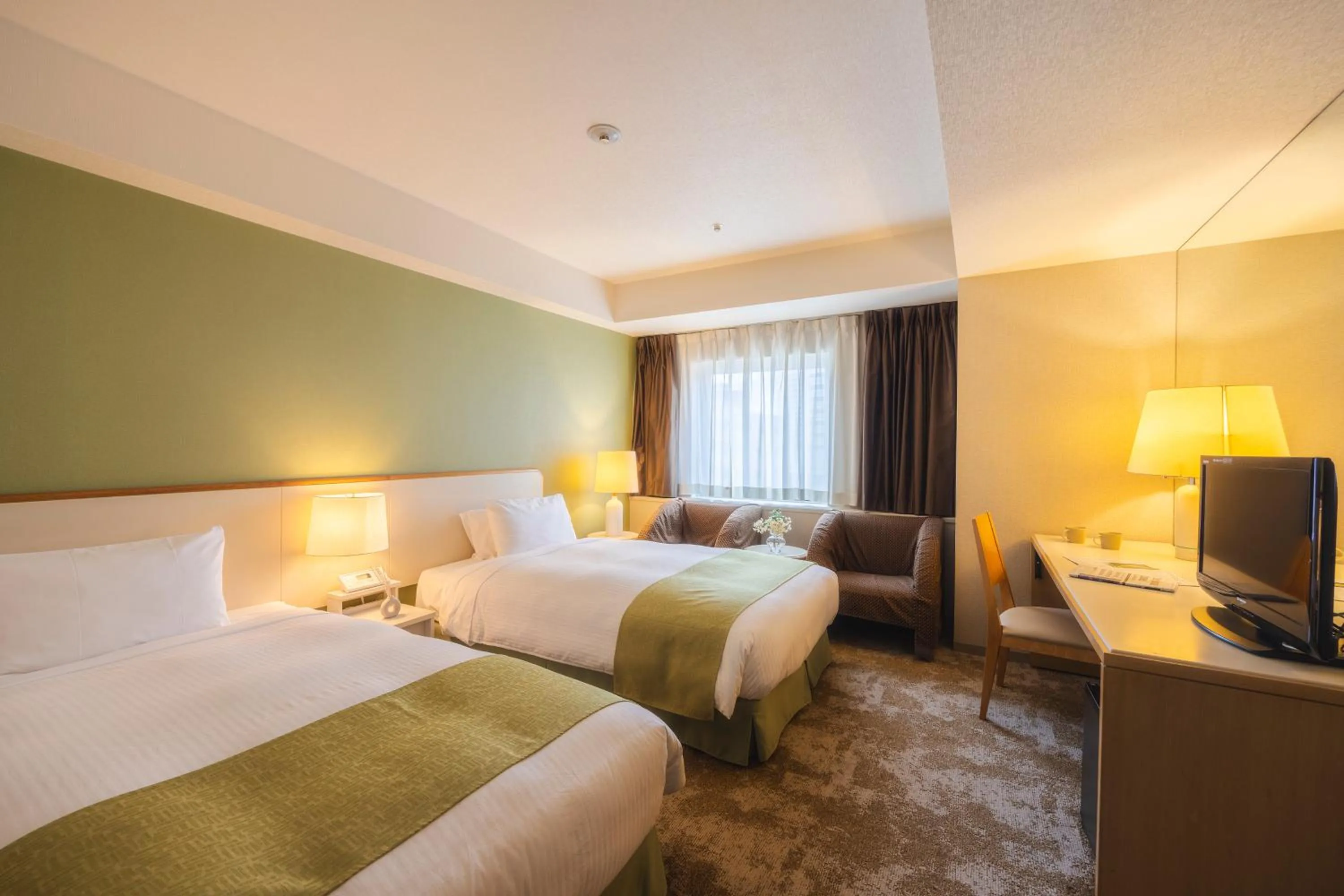 Photo of the whole room, Bed in Shinjuku Washington Hotel Annex