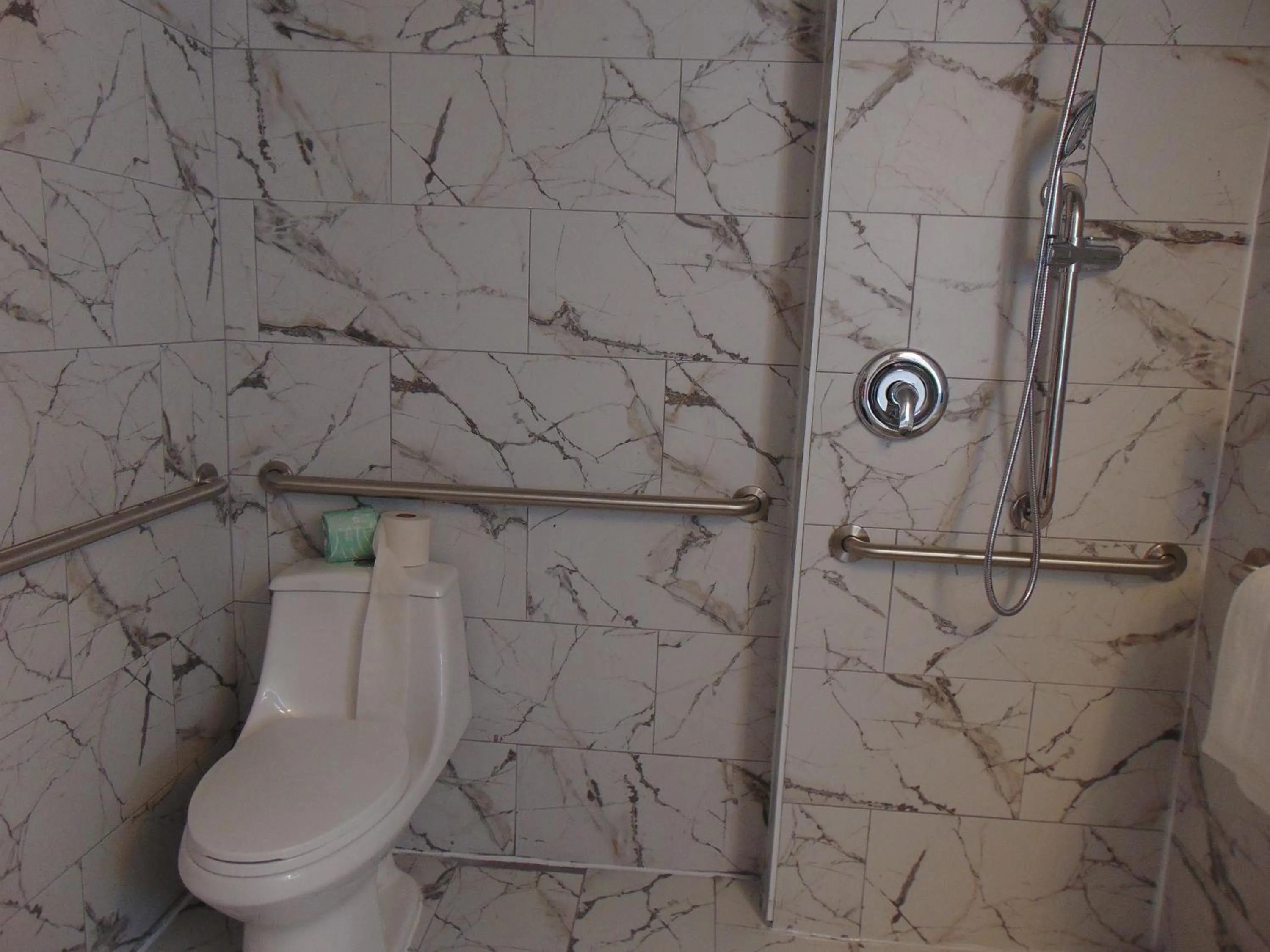 Bathroom in THE GOLFERS INN