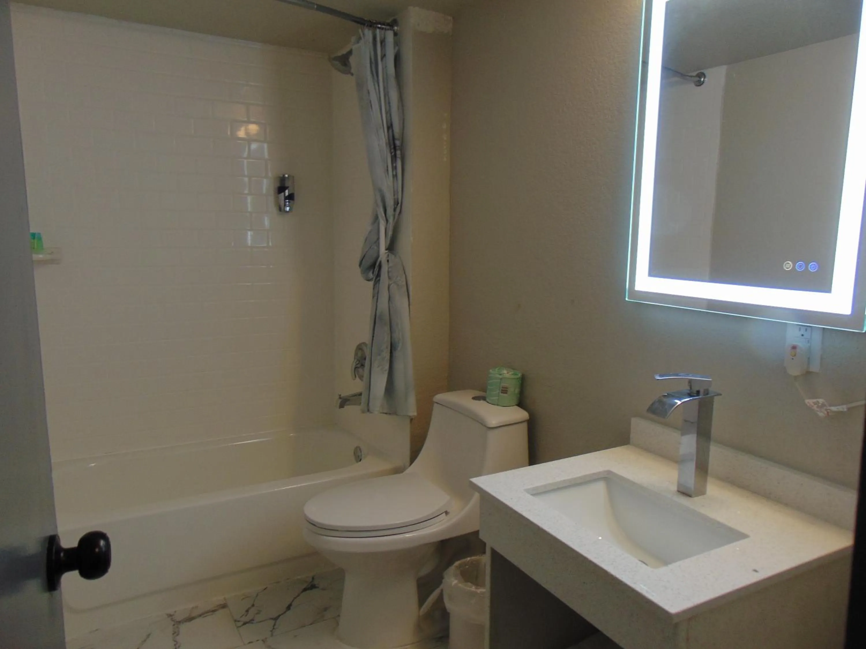 Shower in THE GOLFERS INN