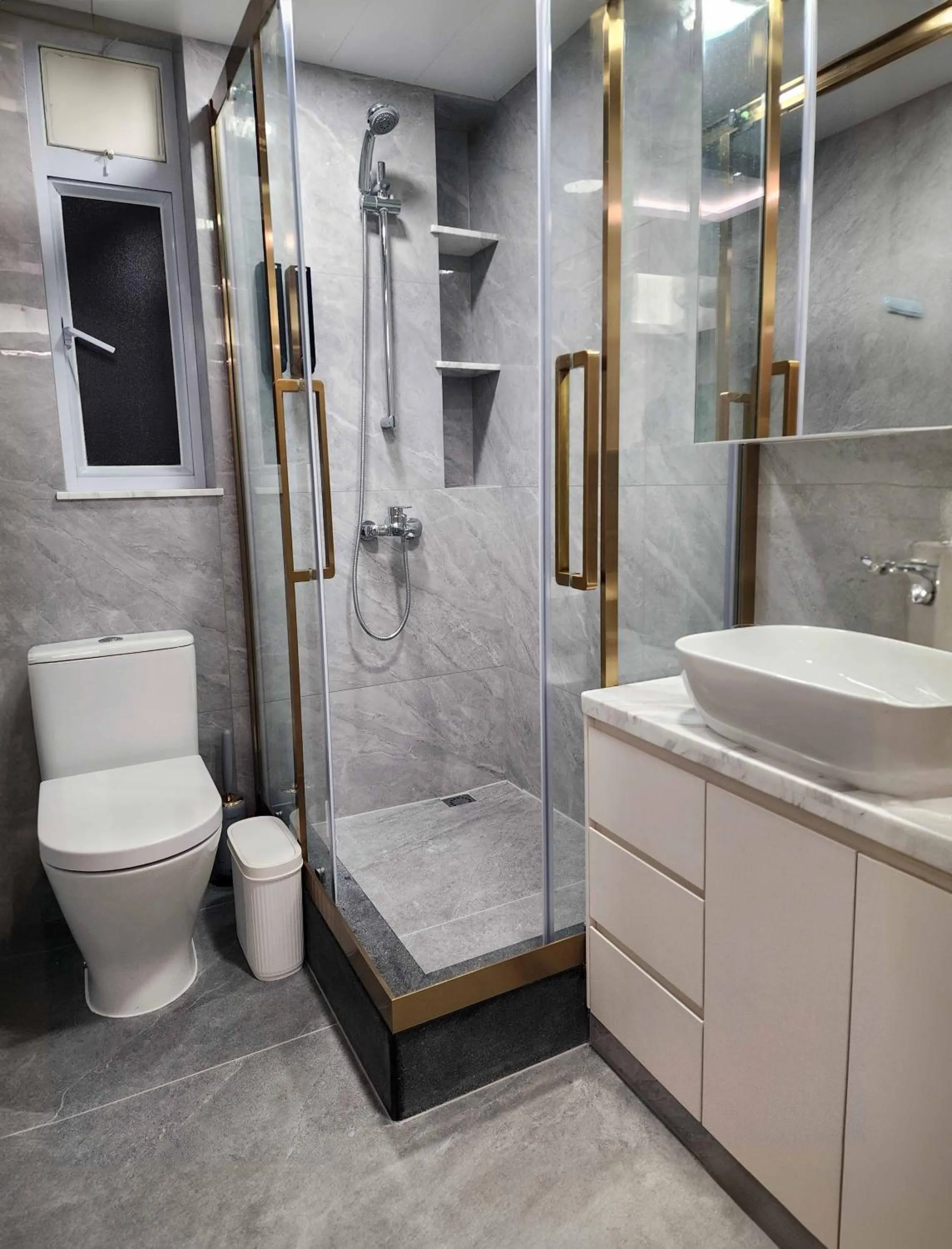 Shower in Pillows CoLiving