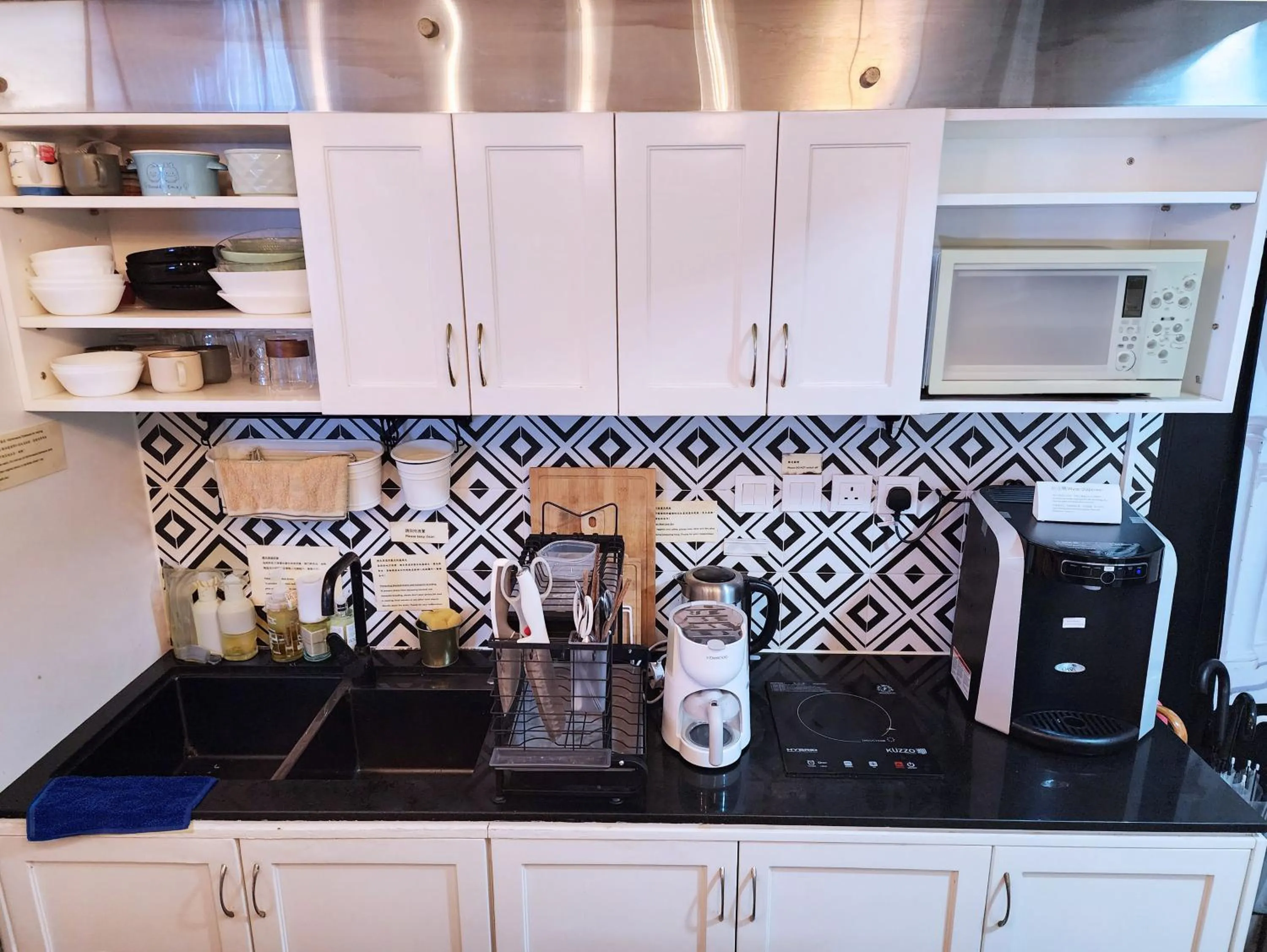 Kitchen or kitchenette in Pillows CoLiving