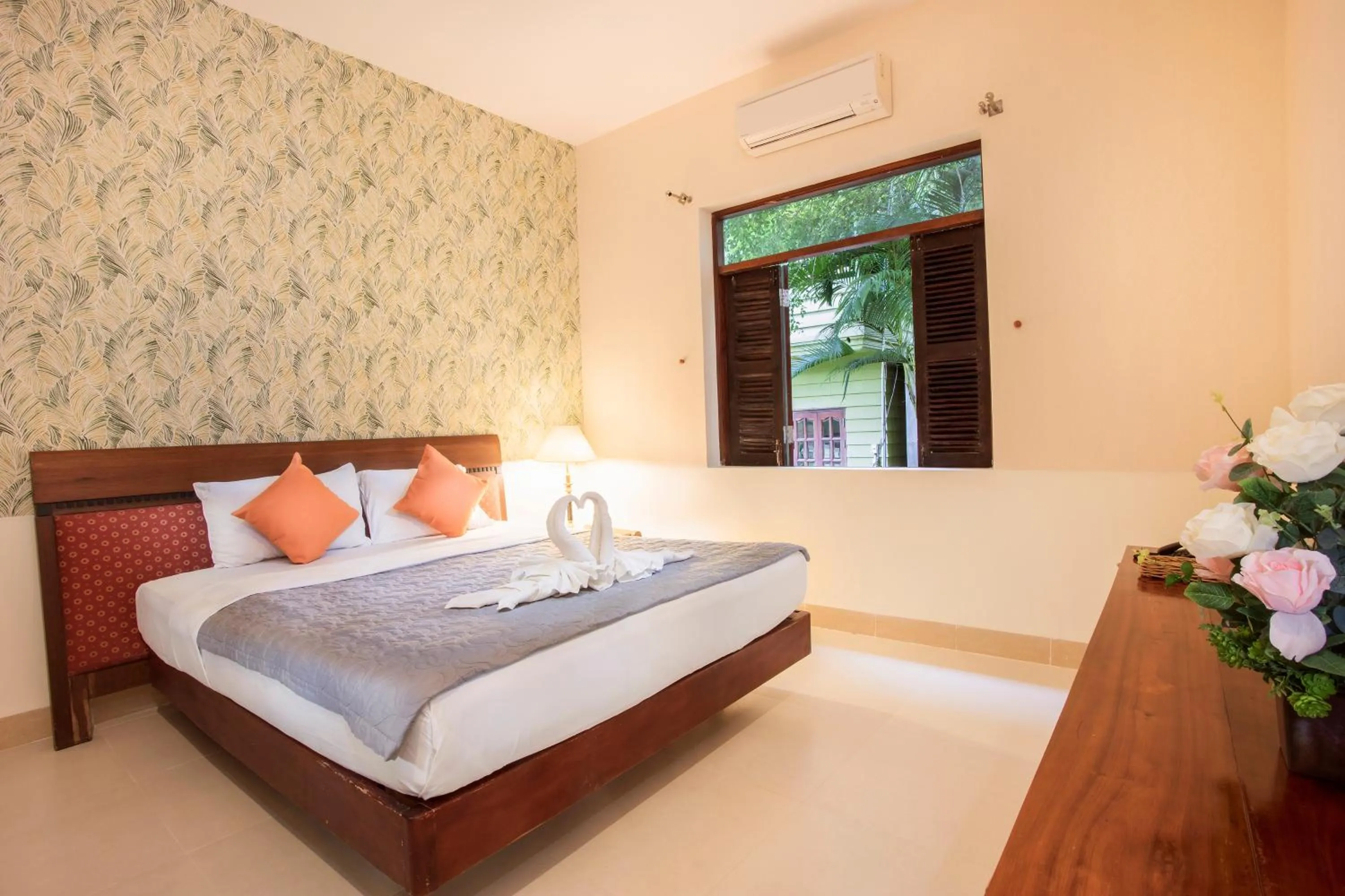 Bedroom, Bed in Cat Tien Jungle Lodge