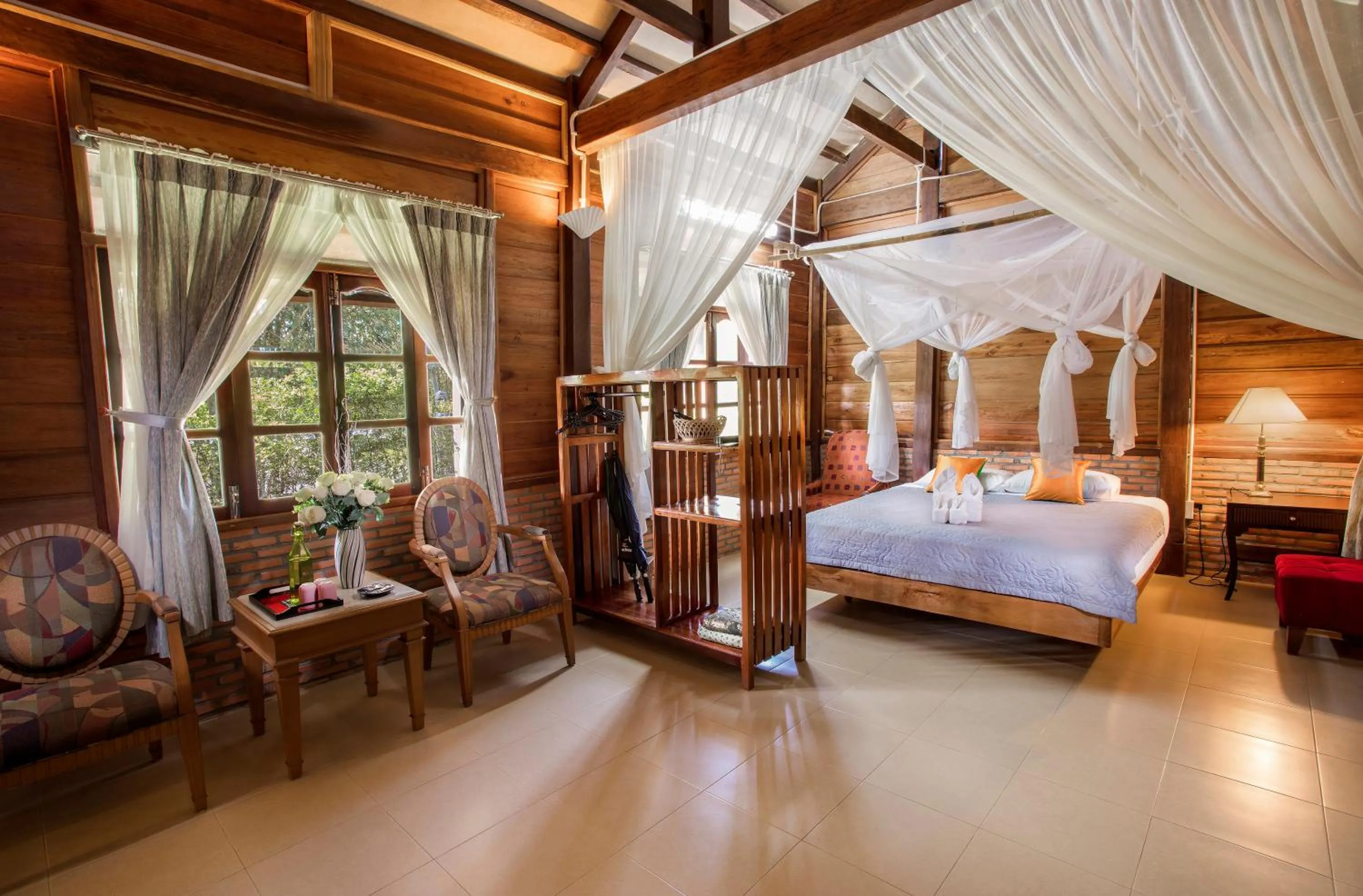 Photo of the whole room, Bed in Cat Tien Jungle Lodge