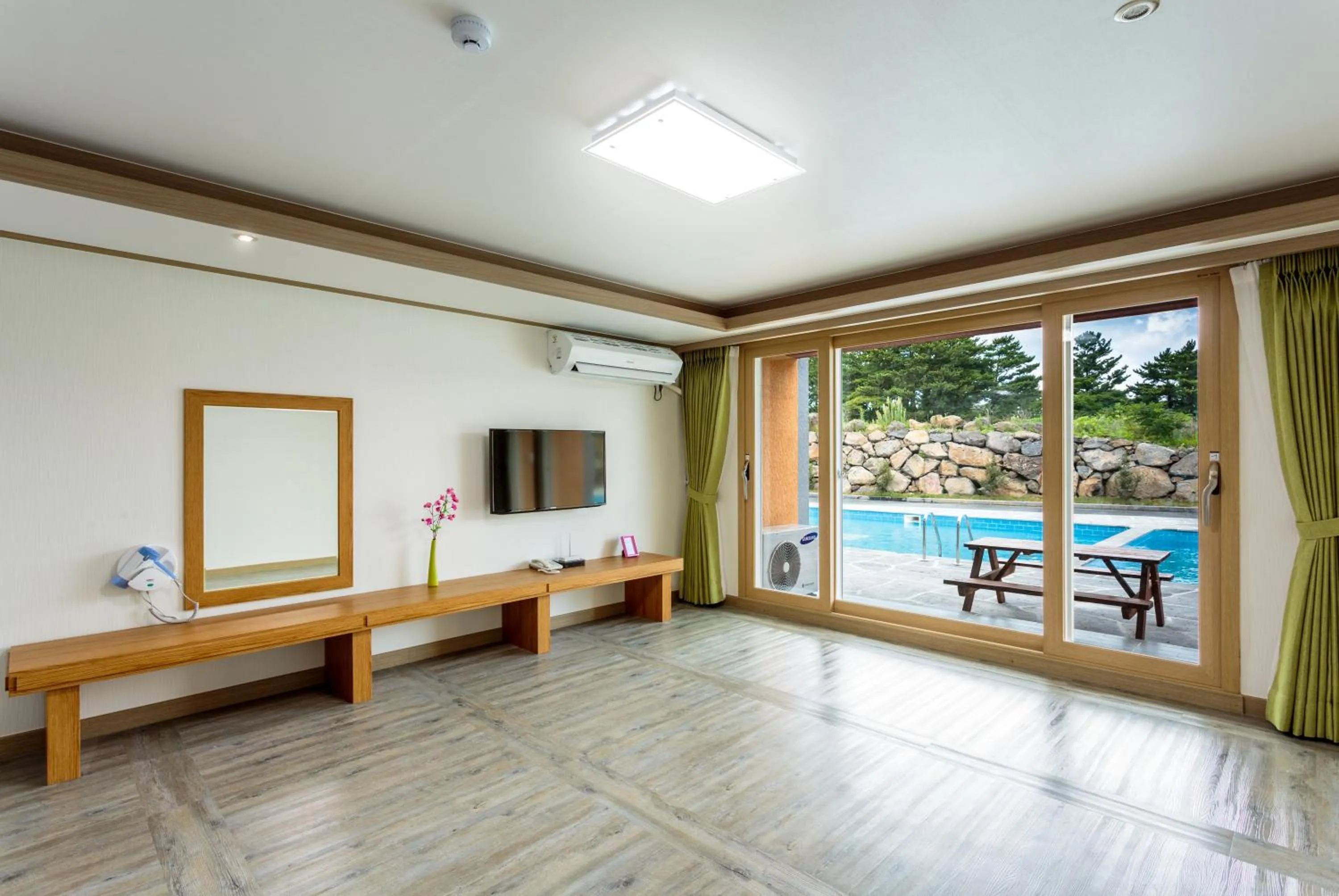 TV and multimedia, Pool View in Suandsu Resort