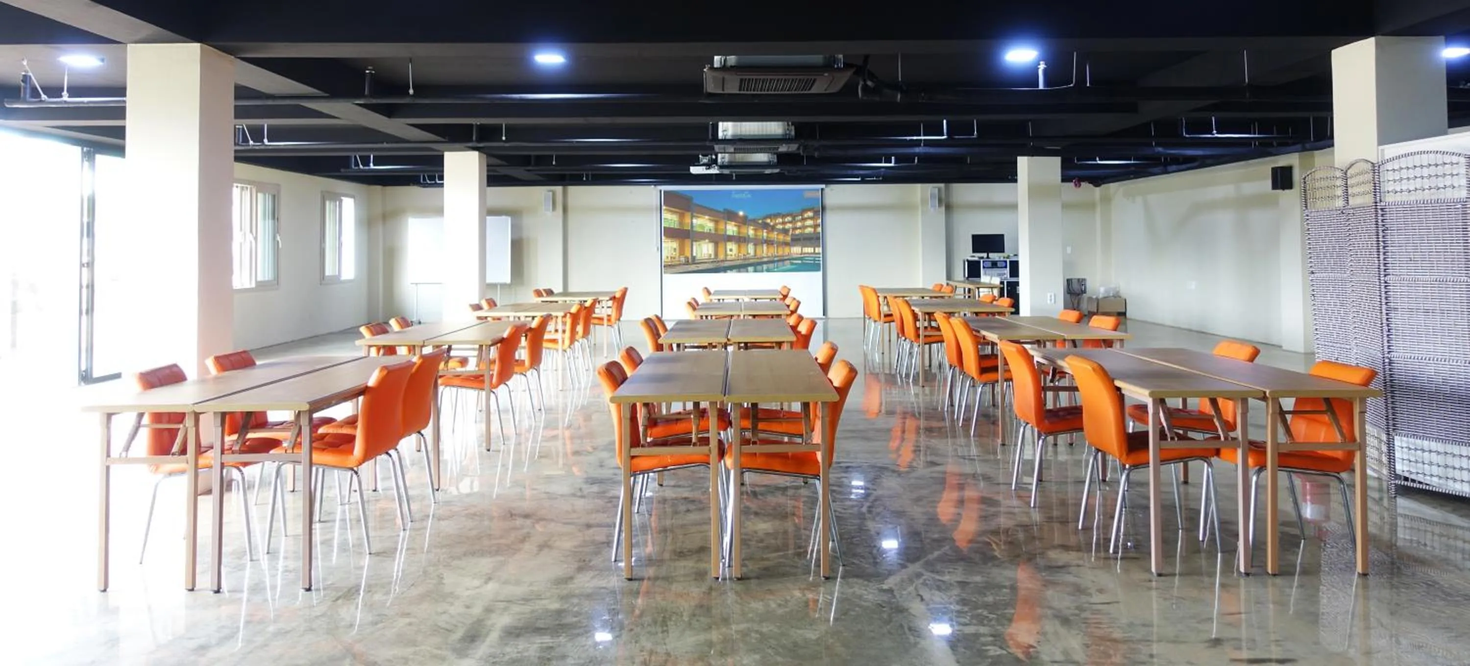 Business facilities, Restaurant/Places to Eat in Suandsu Resort