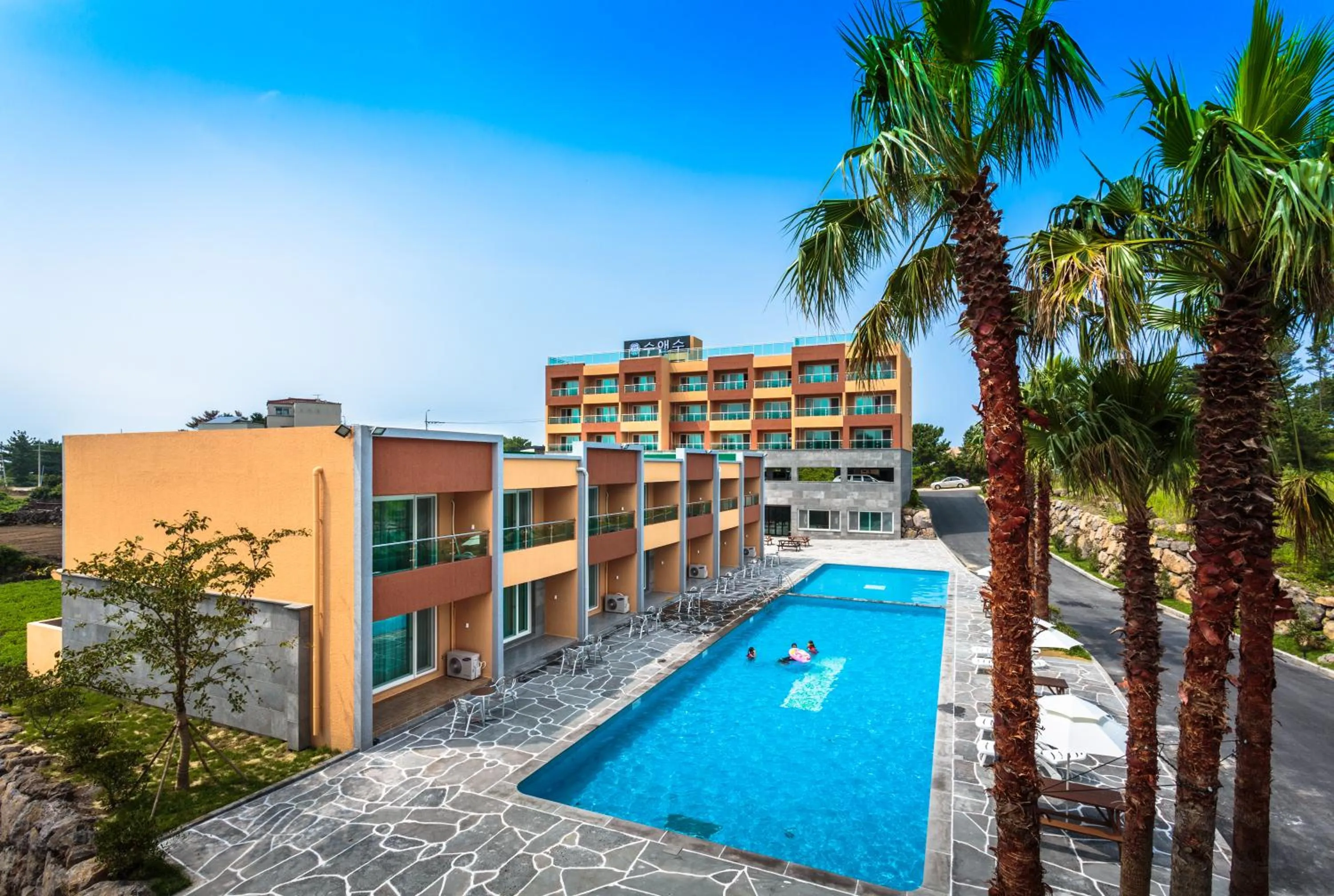 Bird's eye view, Swimming Pool in Suandsu Resort