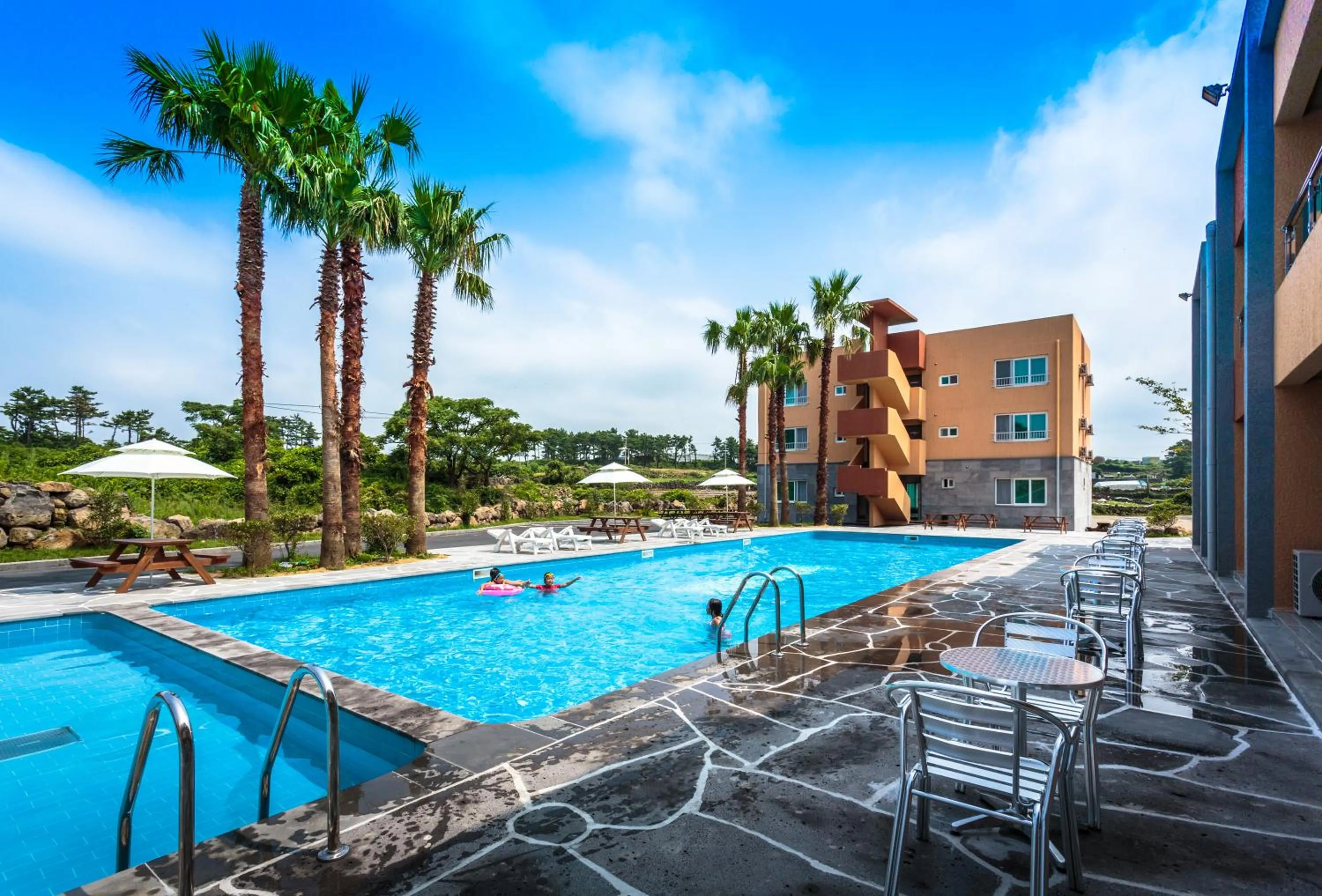 Swimming Pool in Suandsu Resort