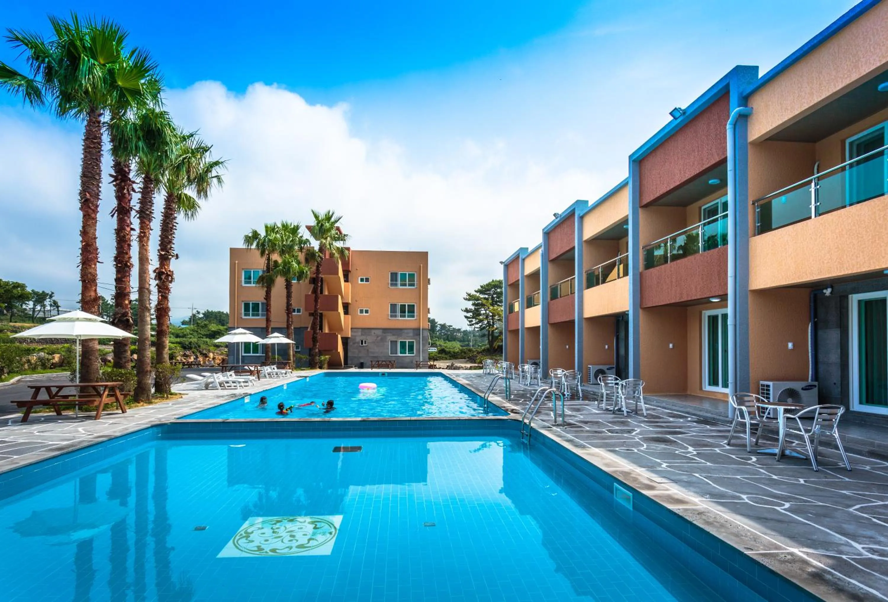 Facade/entrance, Swimming Pool in Suandsu Resort