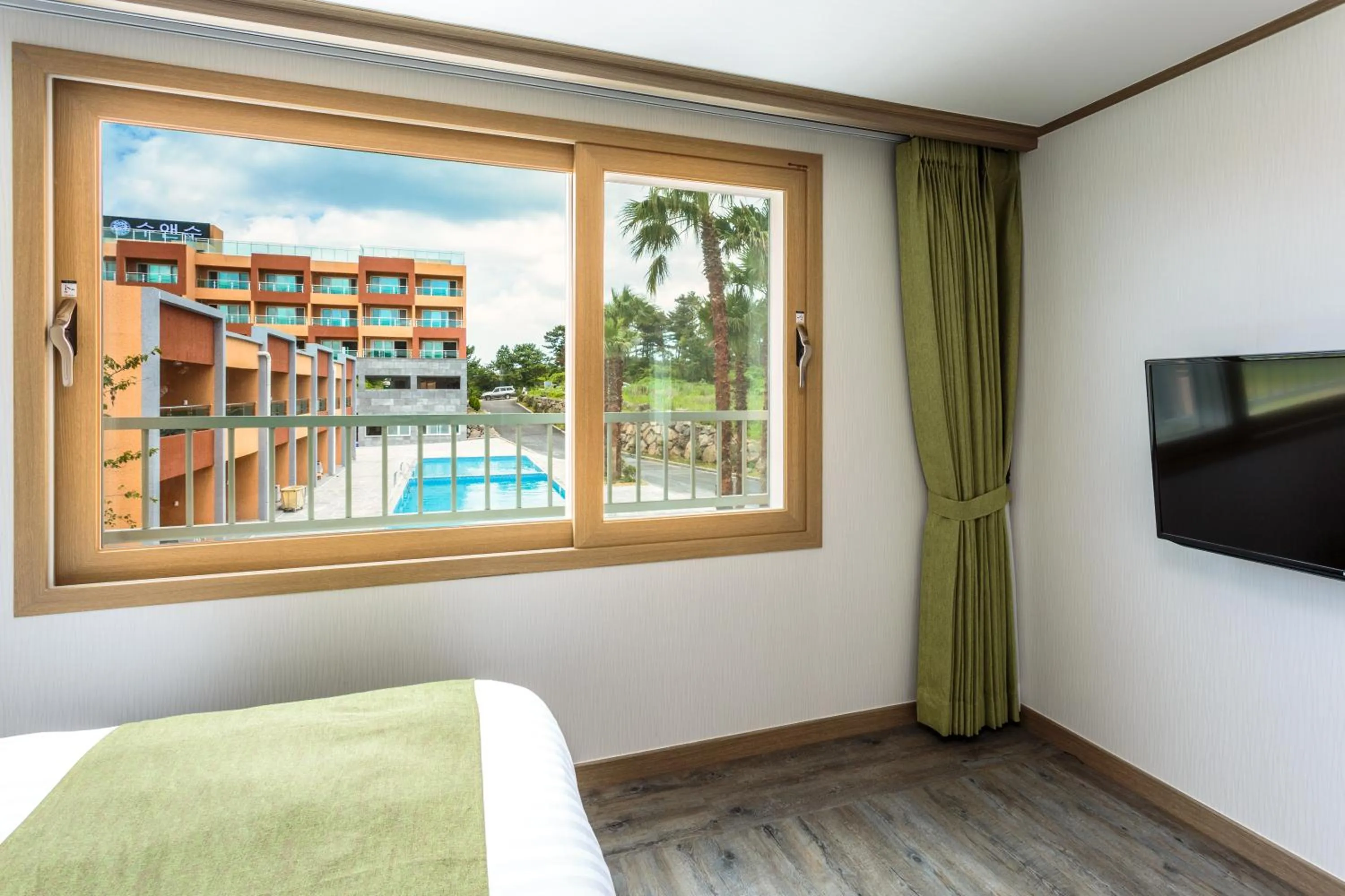 View (from property/room), TV/Entertainment Center in Suandsu Resort