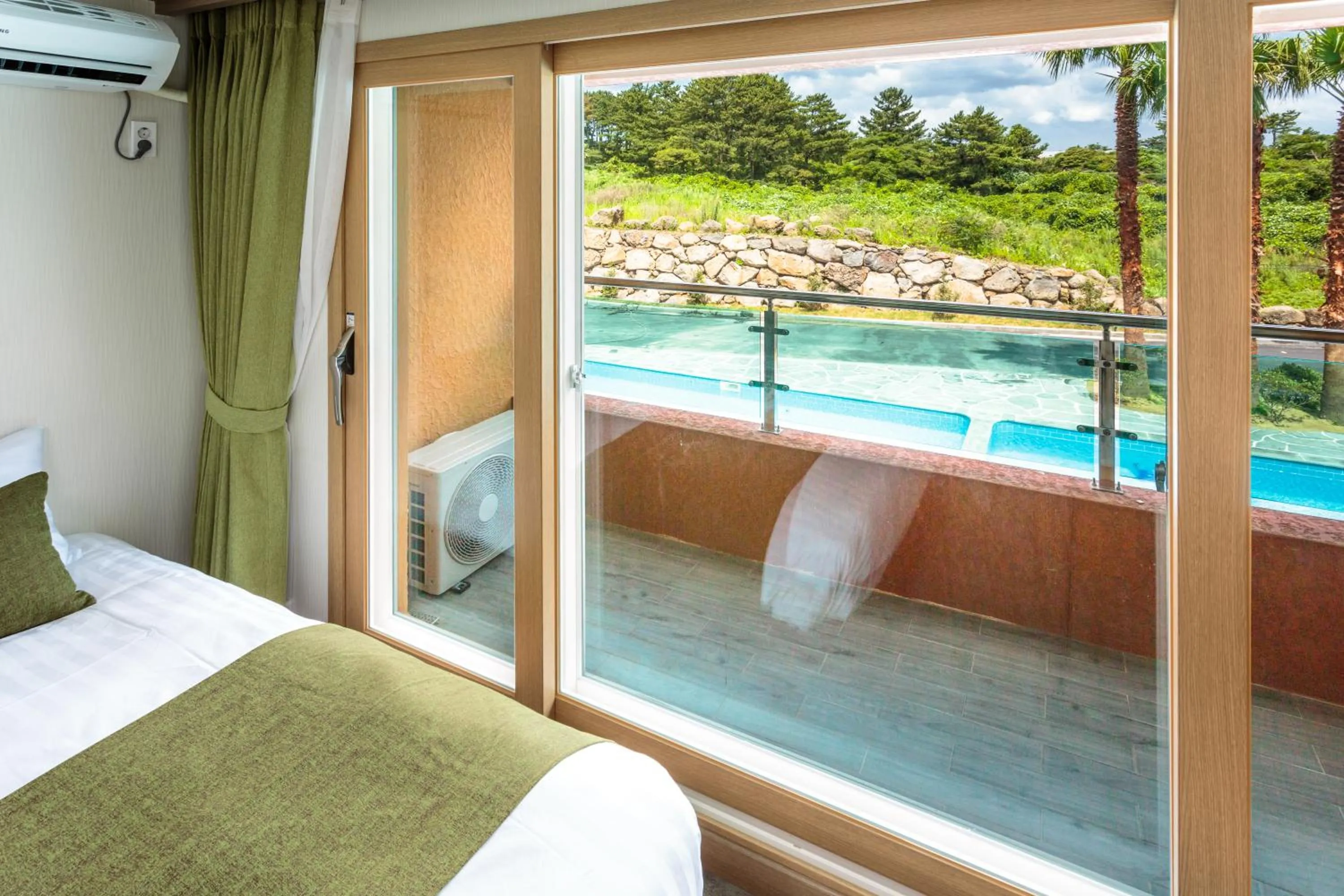 Balcony/Terrace, Pool View in Suandsu Resort