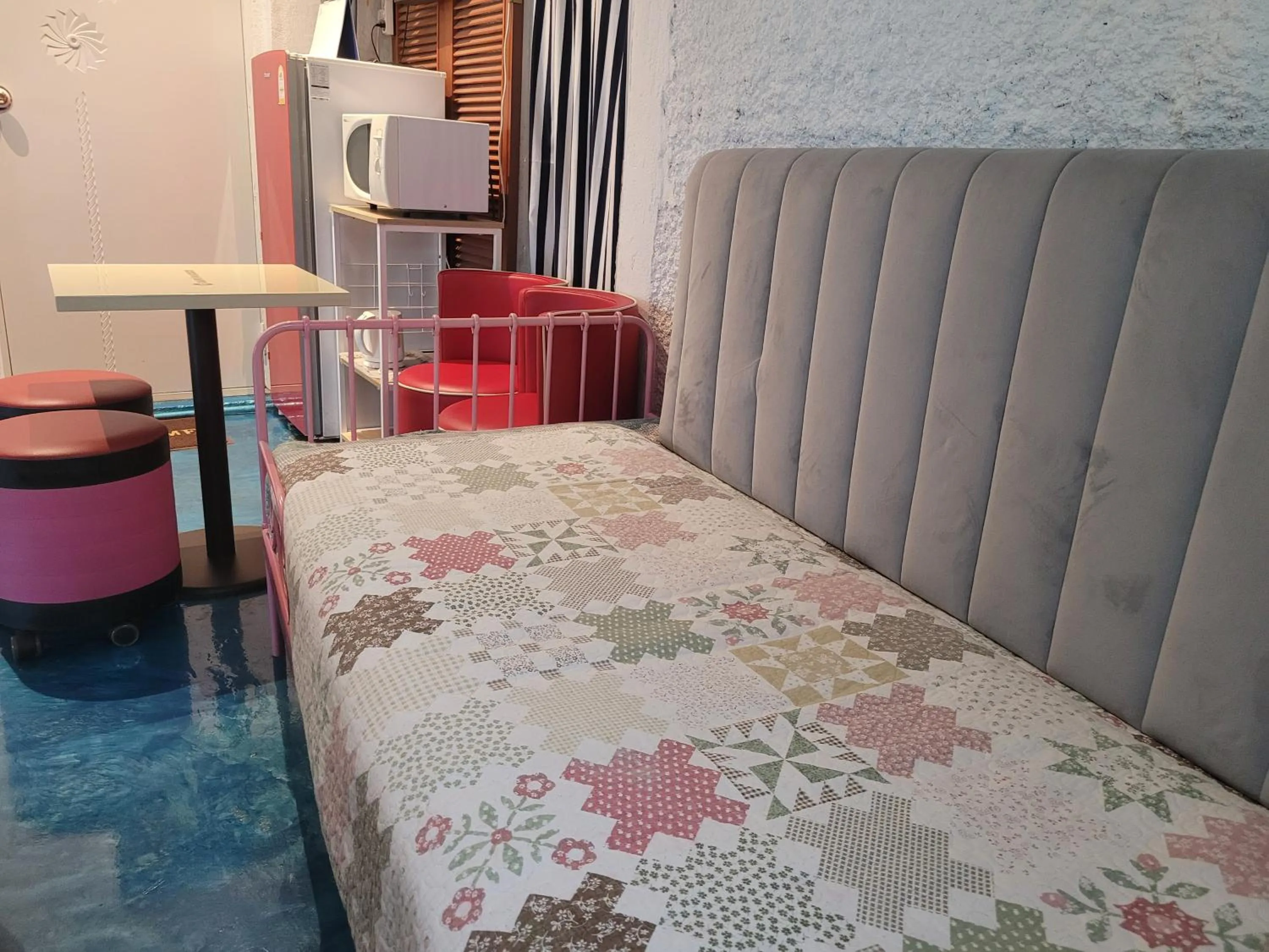Photo of the whole room, Bed in Jeju Vision House