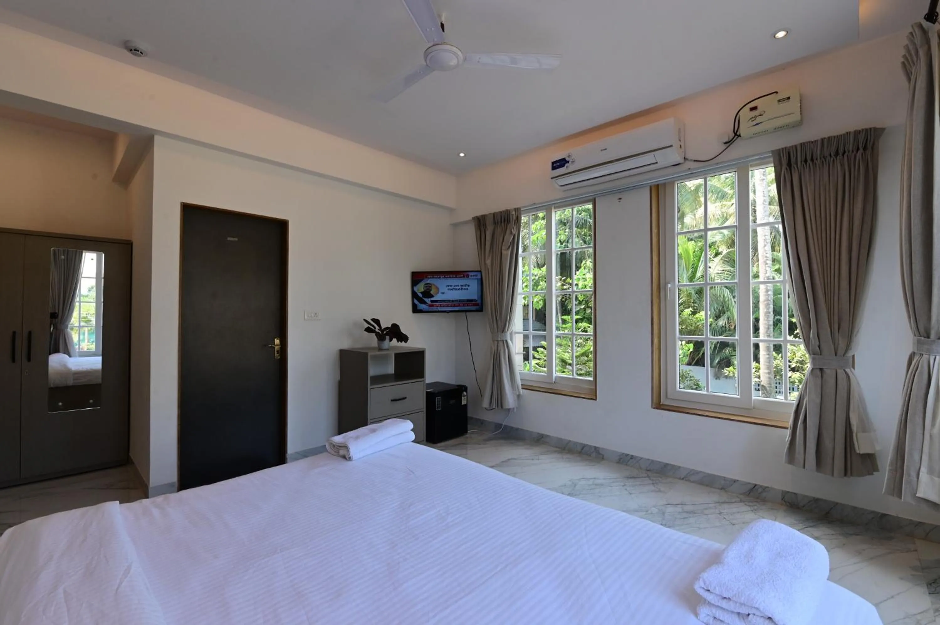 Photo of the whole room, Bed in Boheme