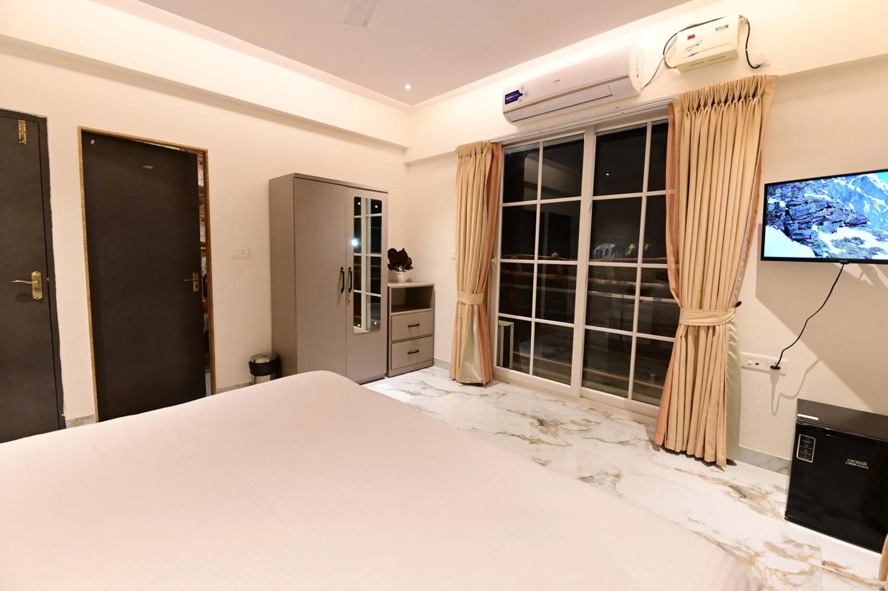 TV and multimedia, Bed in Boheme