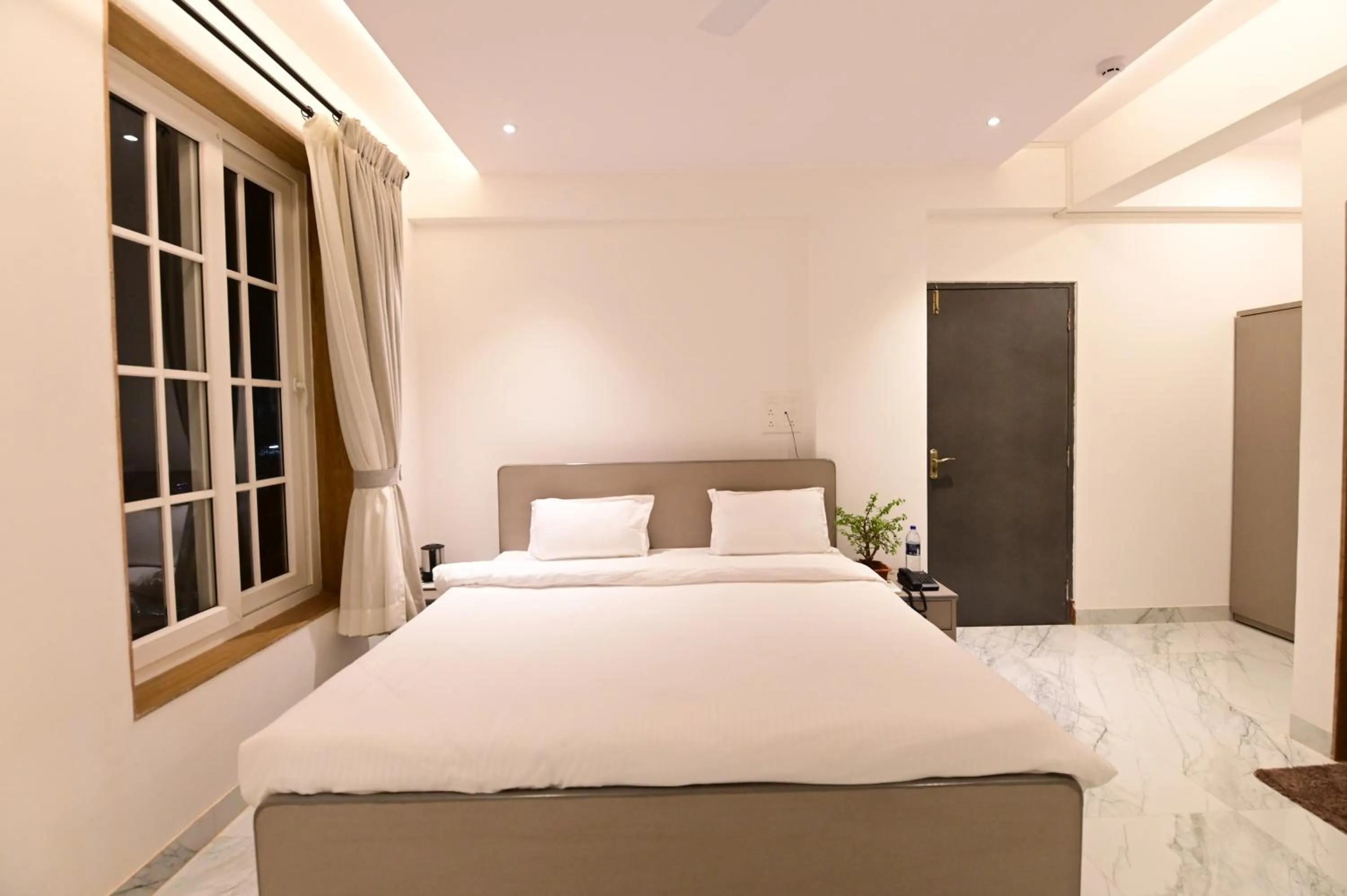 Night, Bed in Boheme