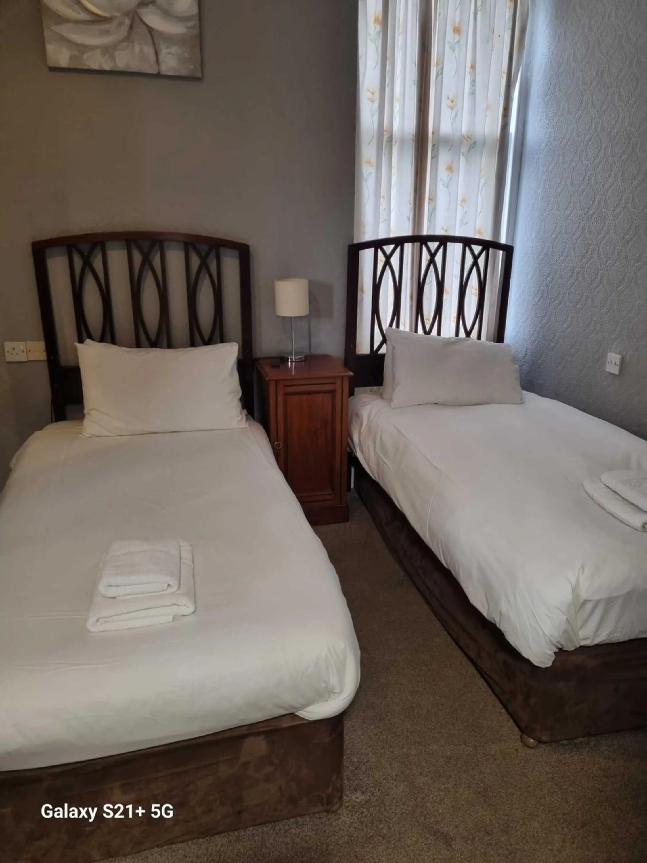 Standard Twin Room in OYO The Station Hotel Penrith