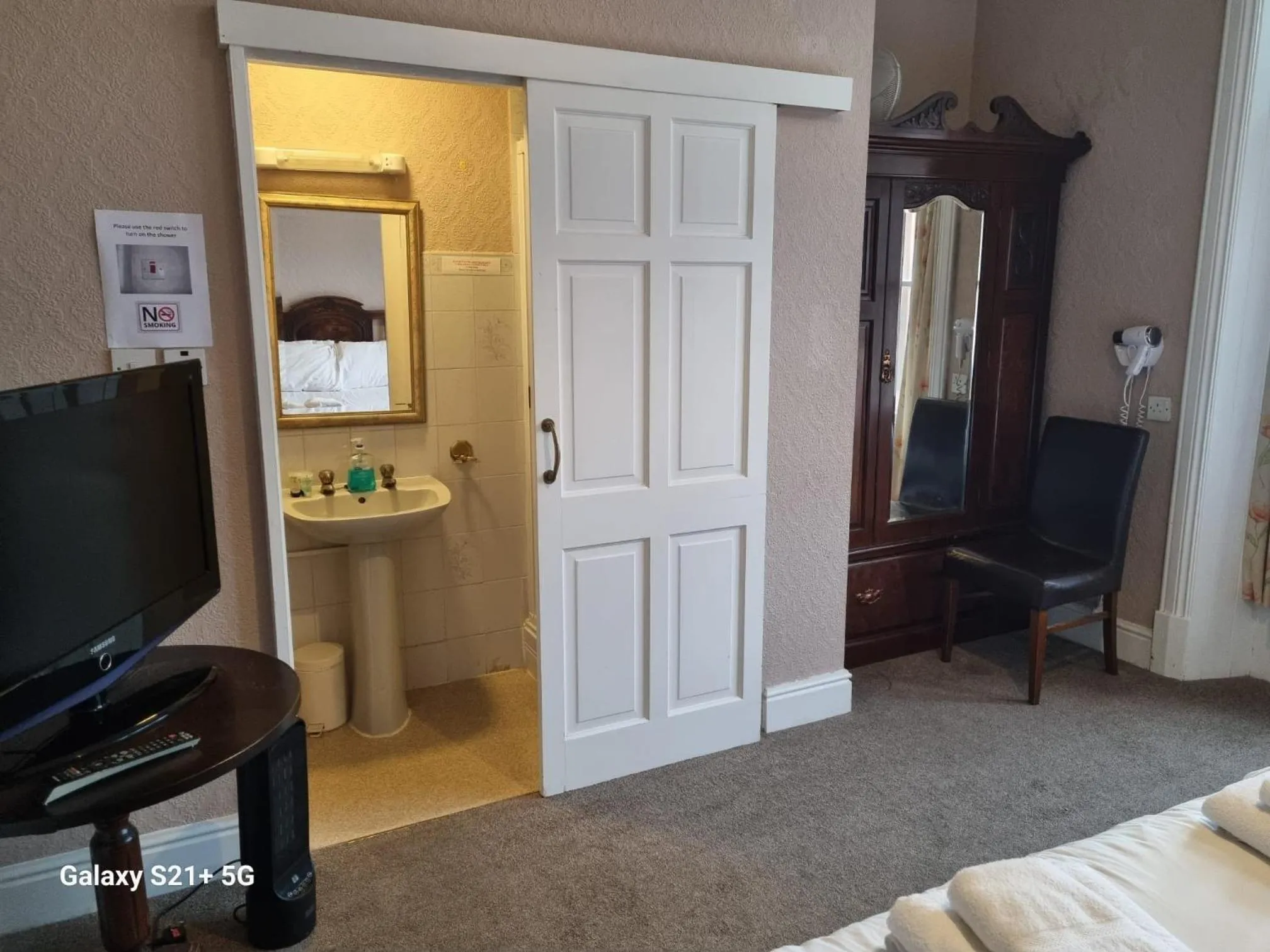 Bedroom in OYO The Station Hotel Penrith