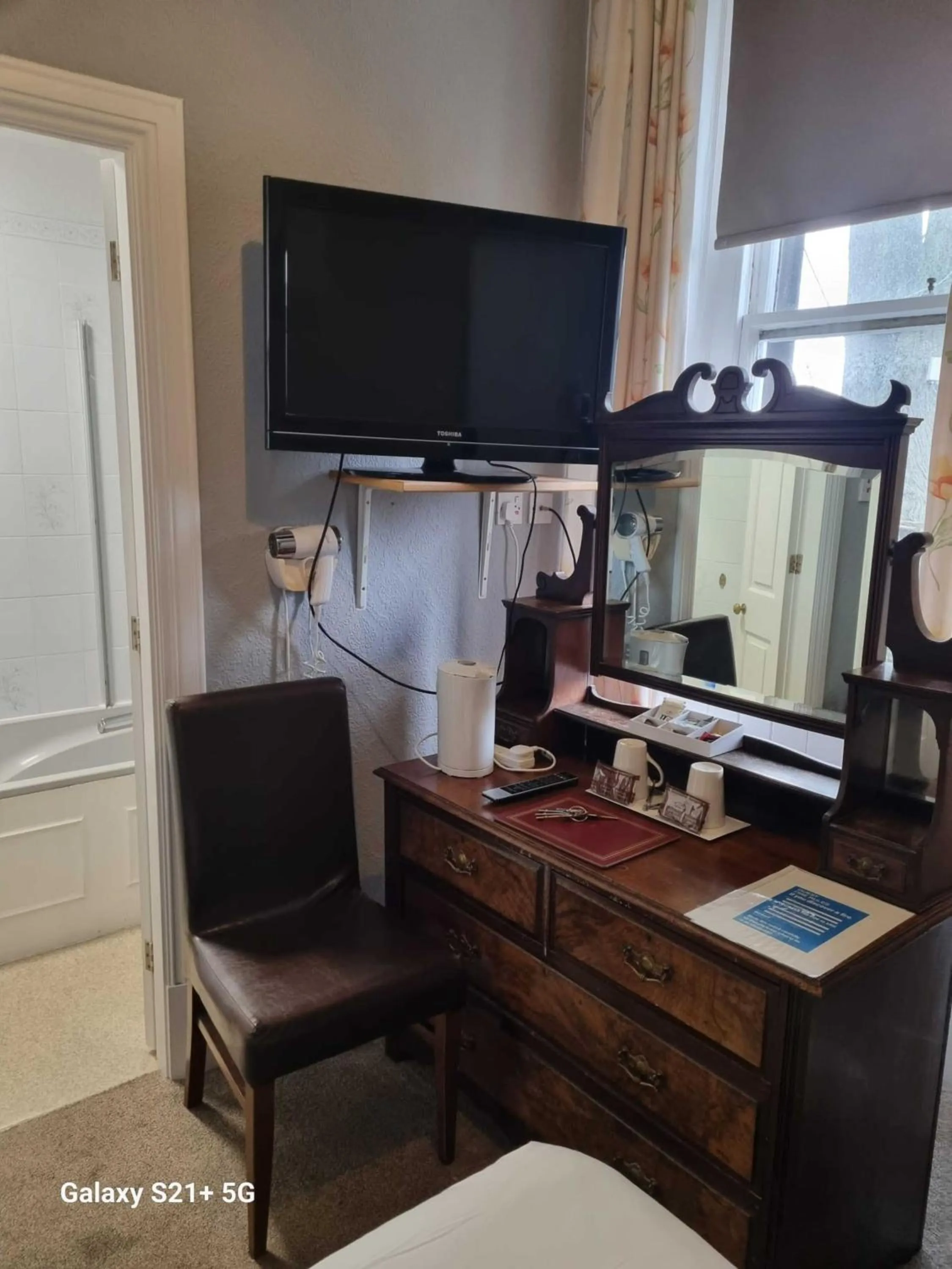 Standard Twin Room in OYO The Station Hotel Penrith