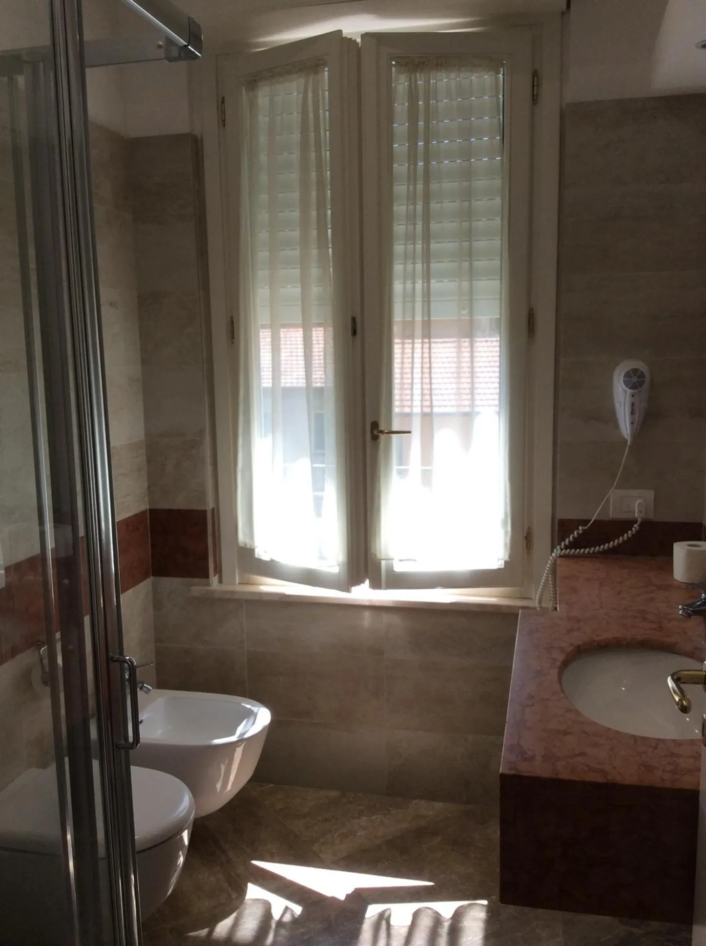 Shower in Residenza Grand Hotel Riccione