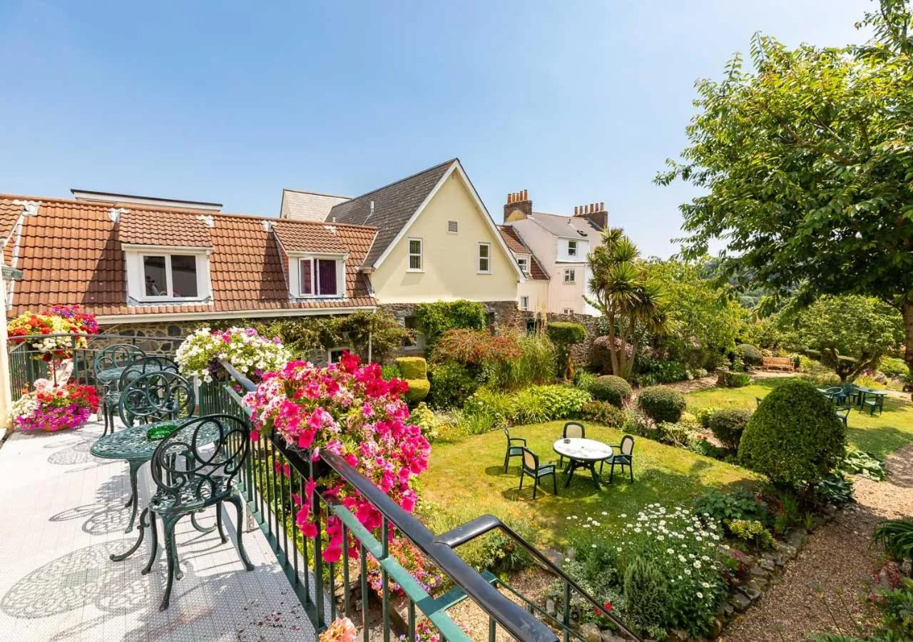 Garden in Pandora Hotel